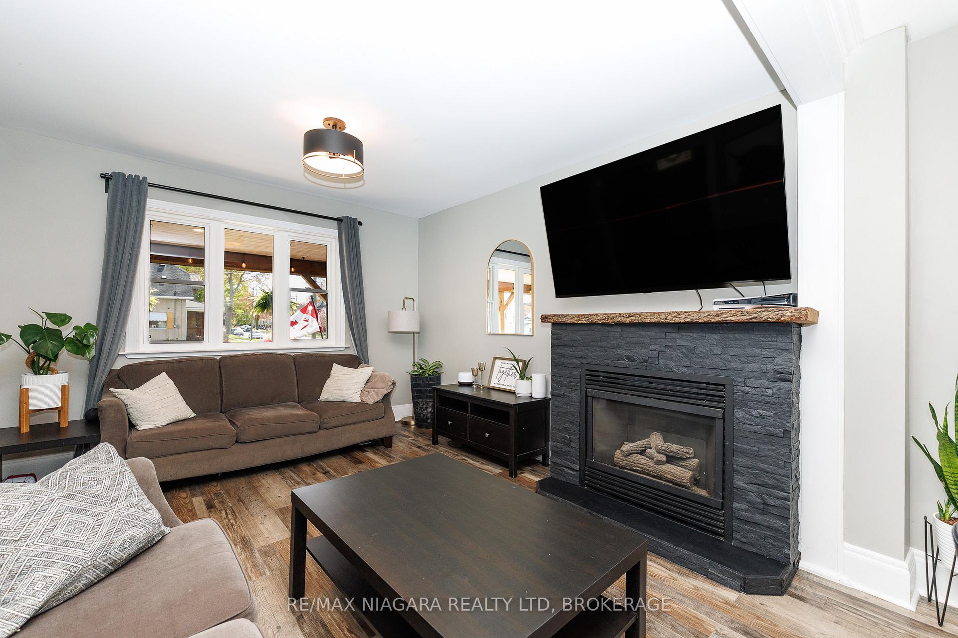 Photo 17 of 168 Steele Street, Port Colborne, Sugarloaf — HOMEH