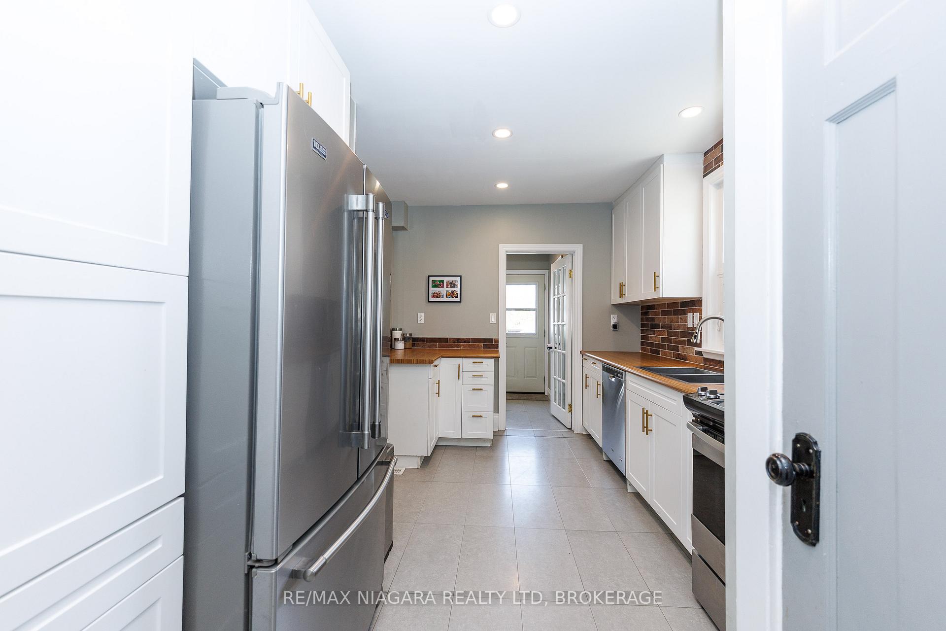 Photo 22 of 168 Steele Street, Port Colborne, Sugarloaf — HOMEH