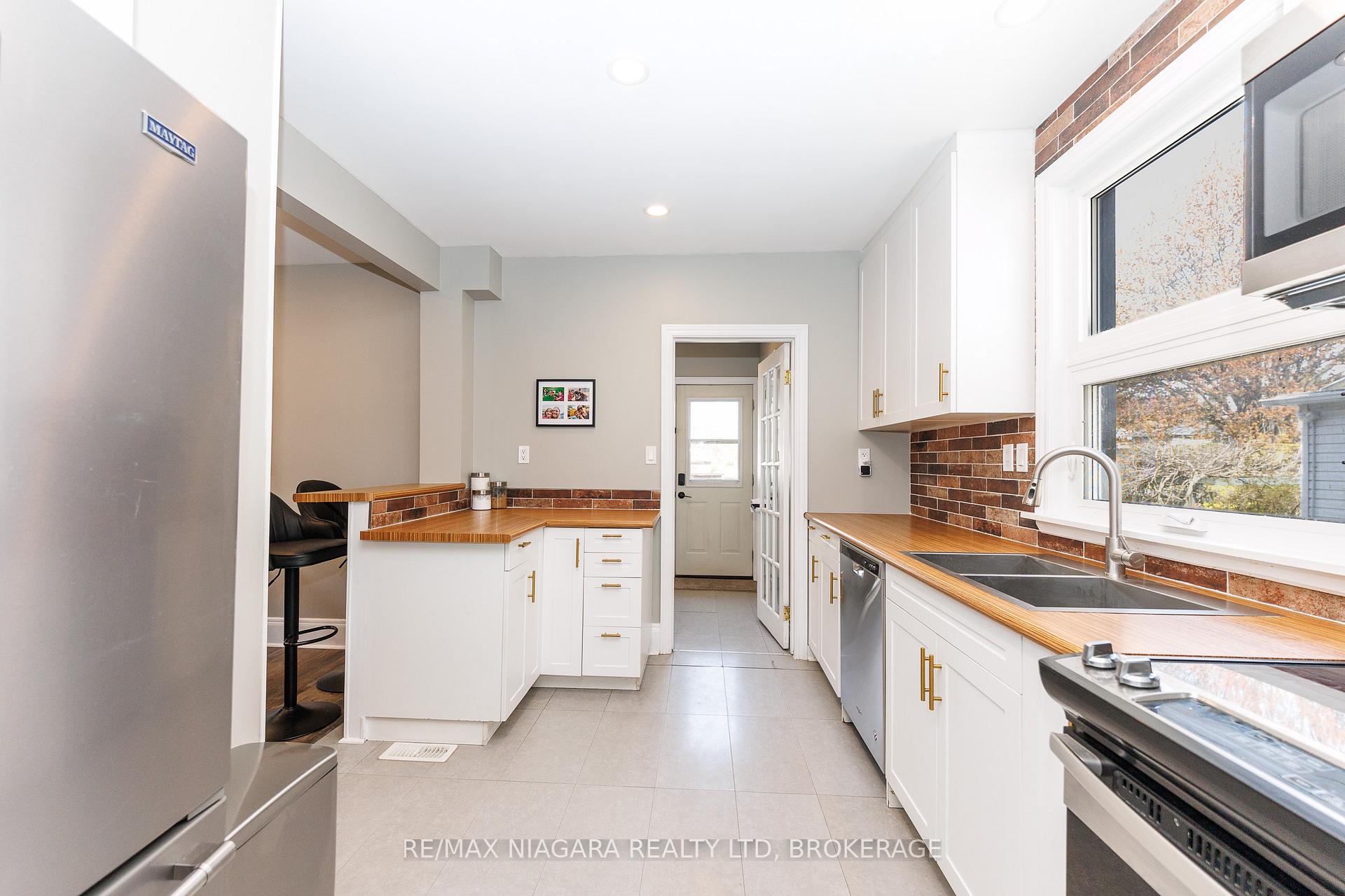 Photo 23 of 168 Steele Street, Port Colborne, Sugarloaf — HOMEH