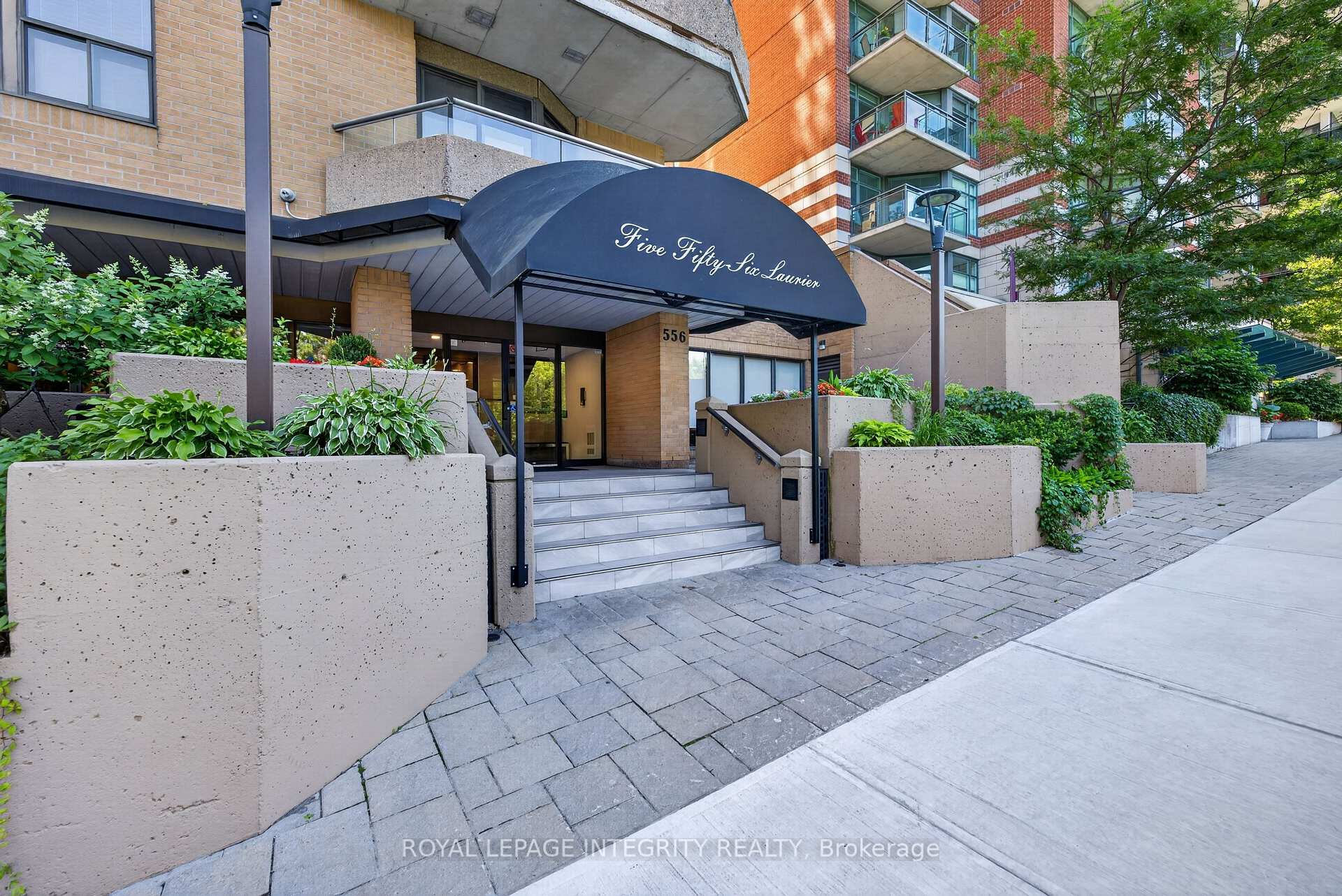 Front of Unit 1606, 556 Laurier Avenue SW