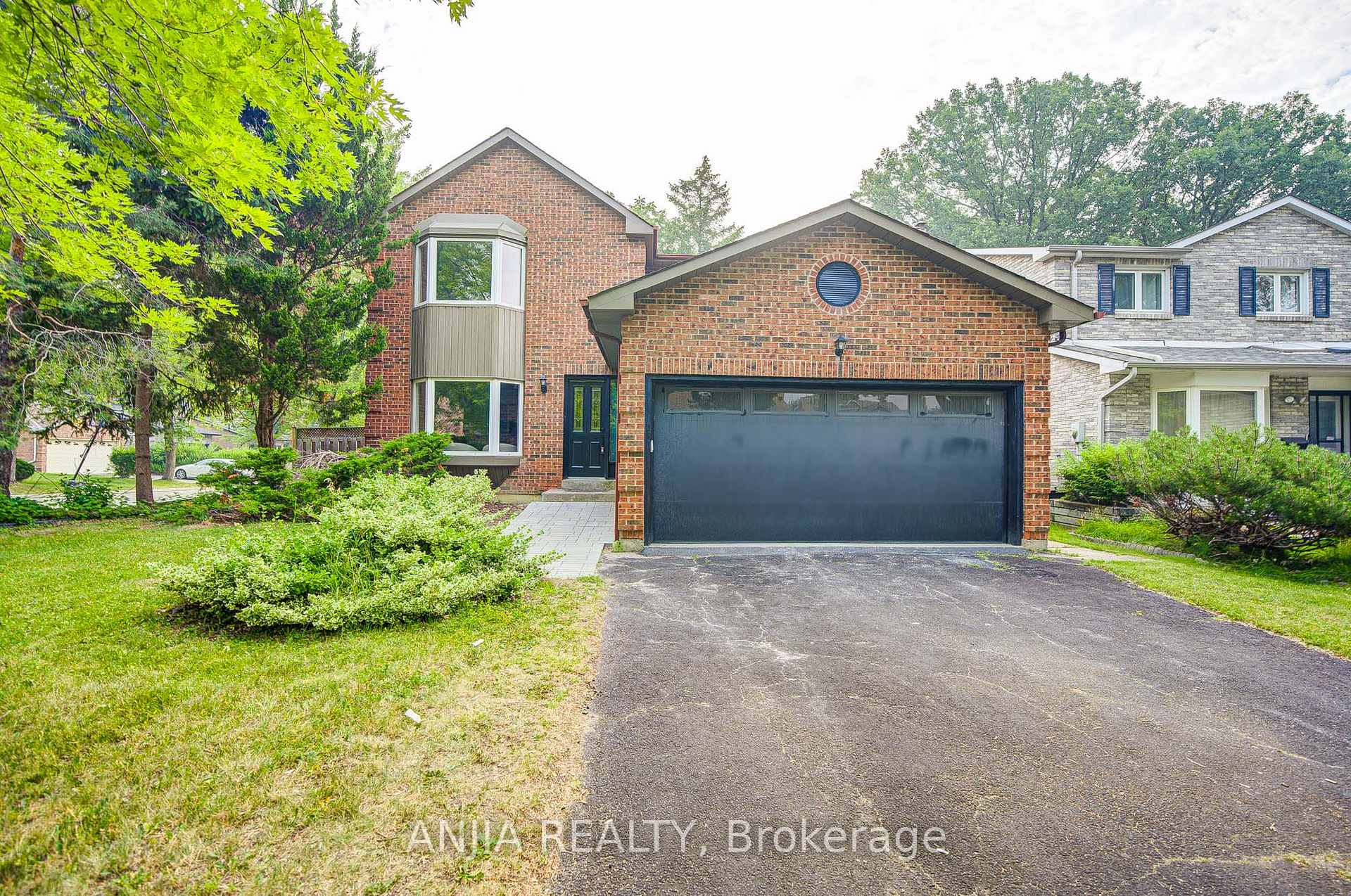 Photo 1 of 31 Spanhouse Crescent, Markham, Unionville — HOMEH