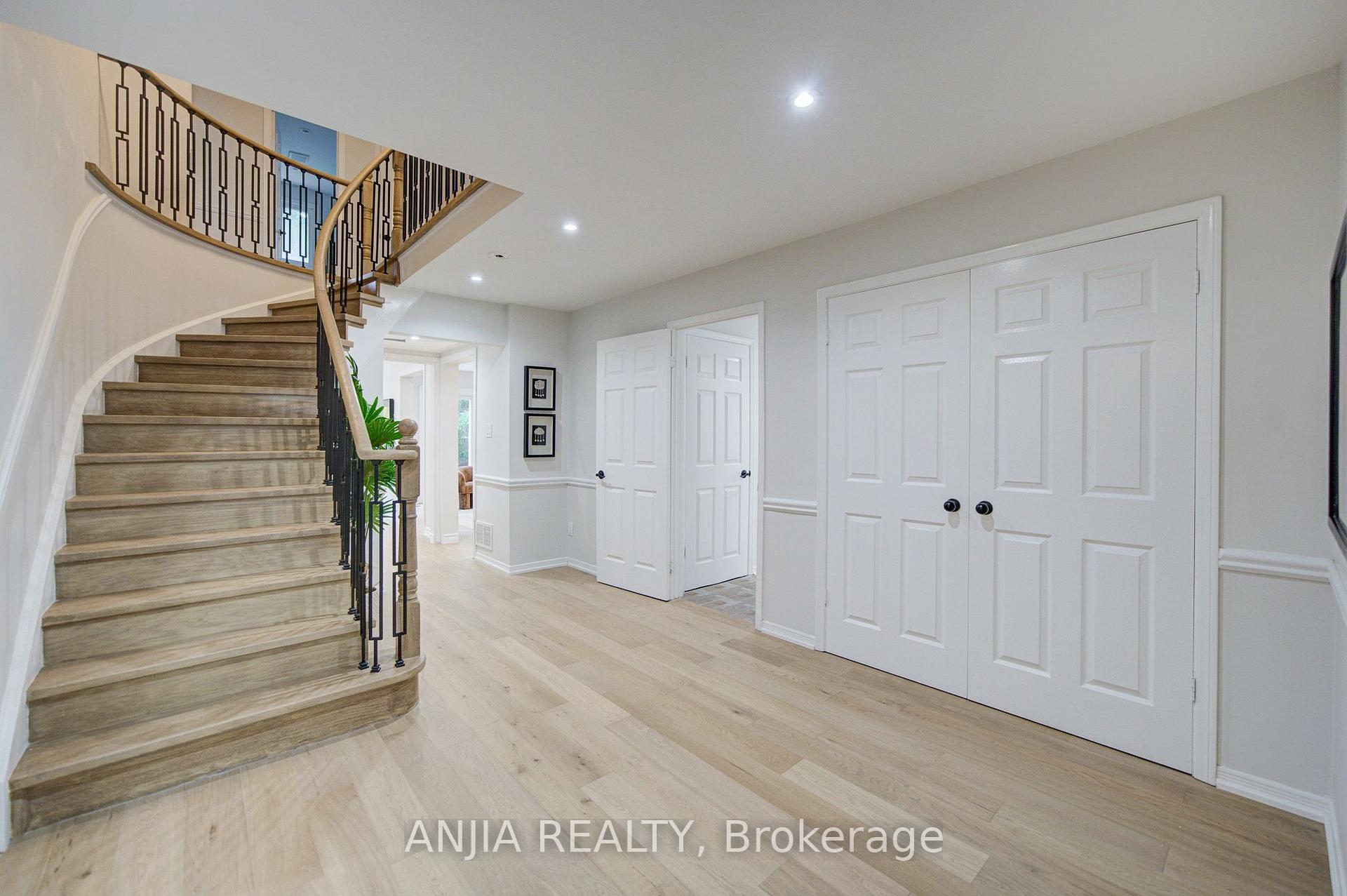 Photo 3 of 31 Spanhouse Crescent, Markham, Unionville — HOMEH