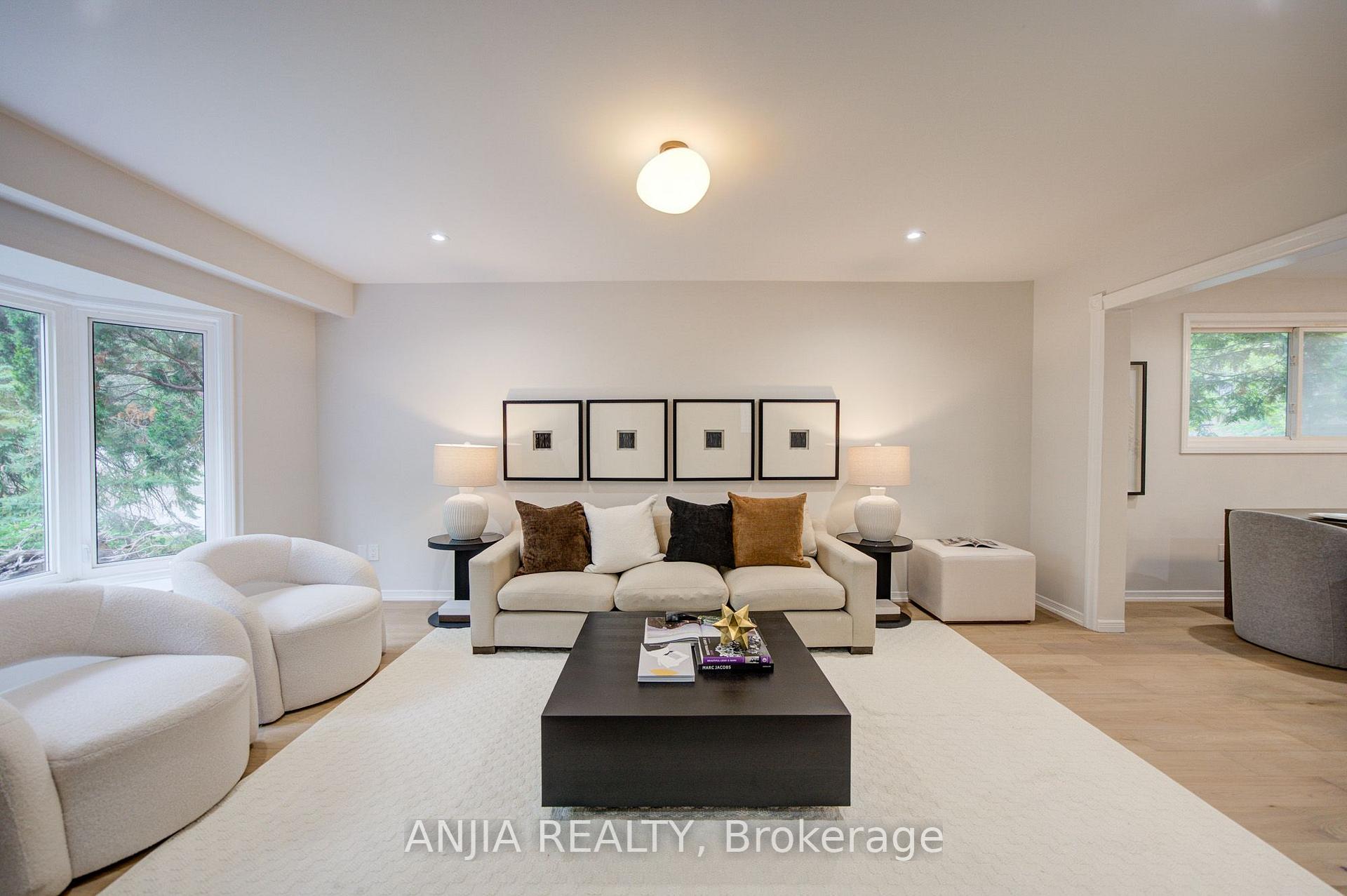 Photo 4 of 31 Spanhouse Crescent, Markham, Unionville — HOMEH
