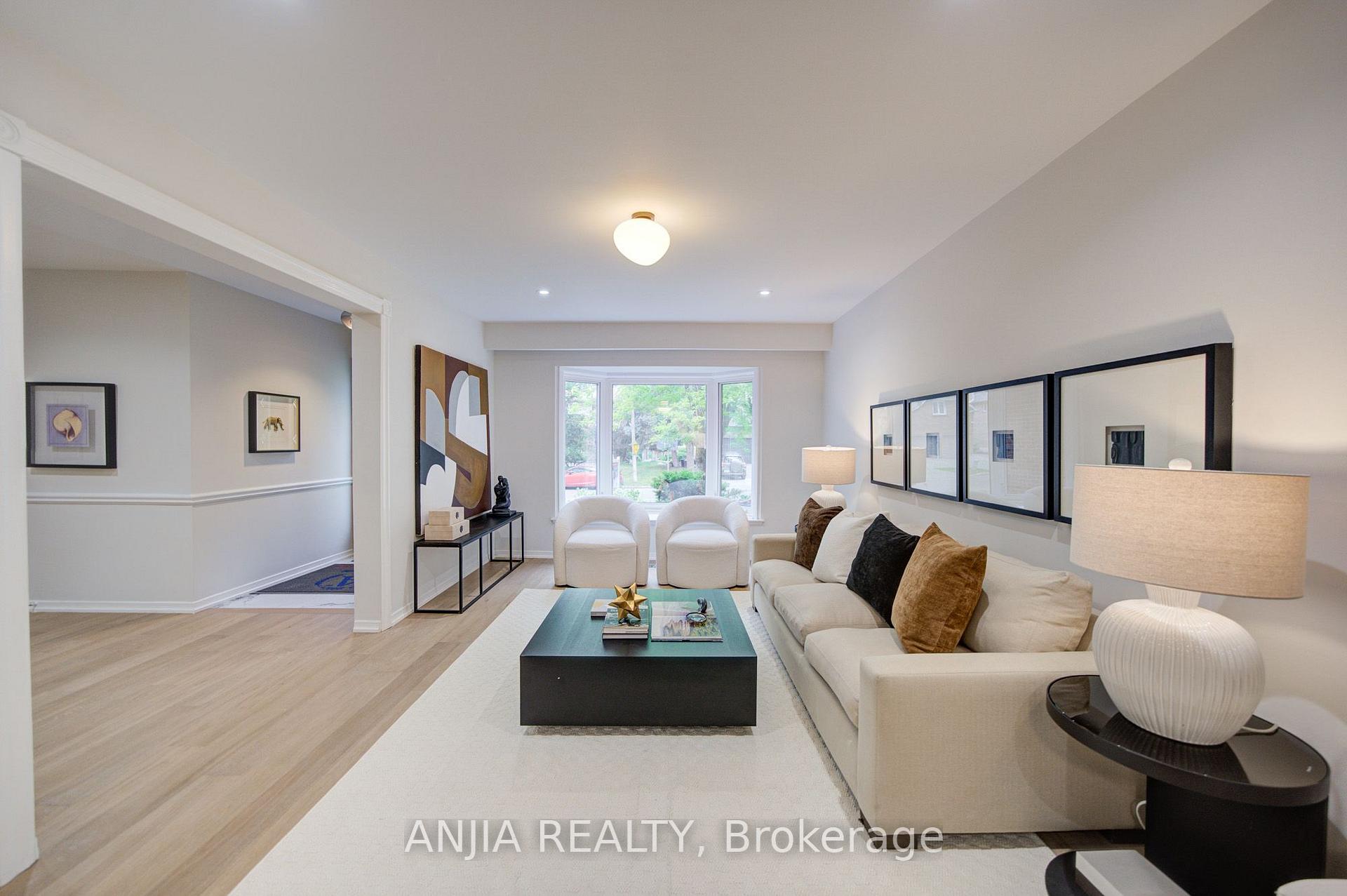 Photo 5 of 31 Spanhouse Crescent, Markham, Unionville — HOMEH