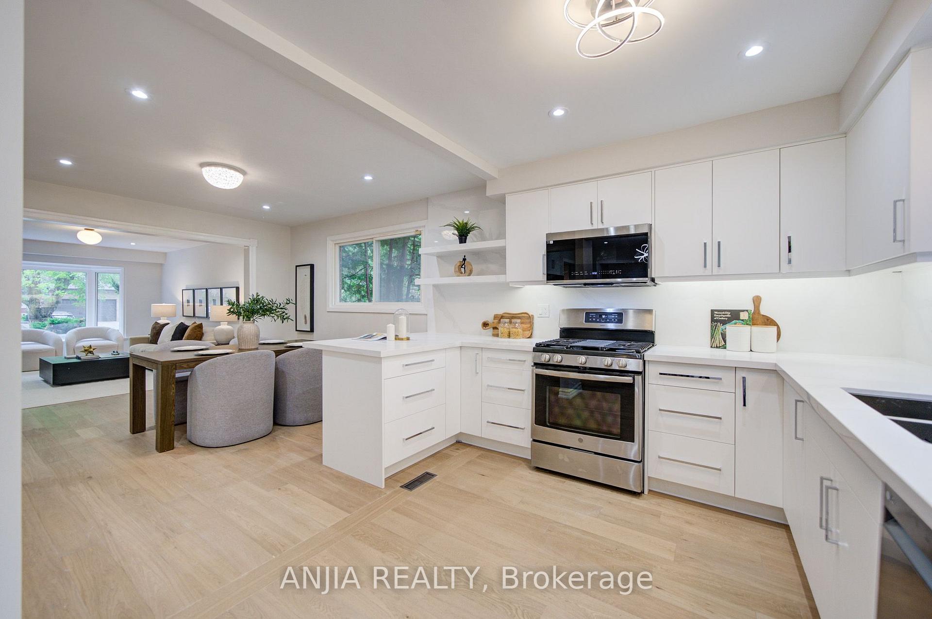 Photo 11 of 31 Spanhouse Crescent, Markham, Unionville — HOMEH