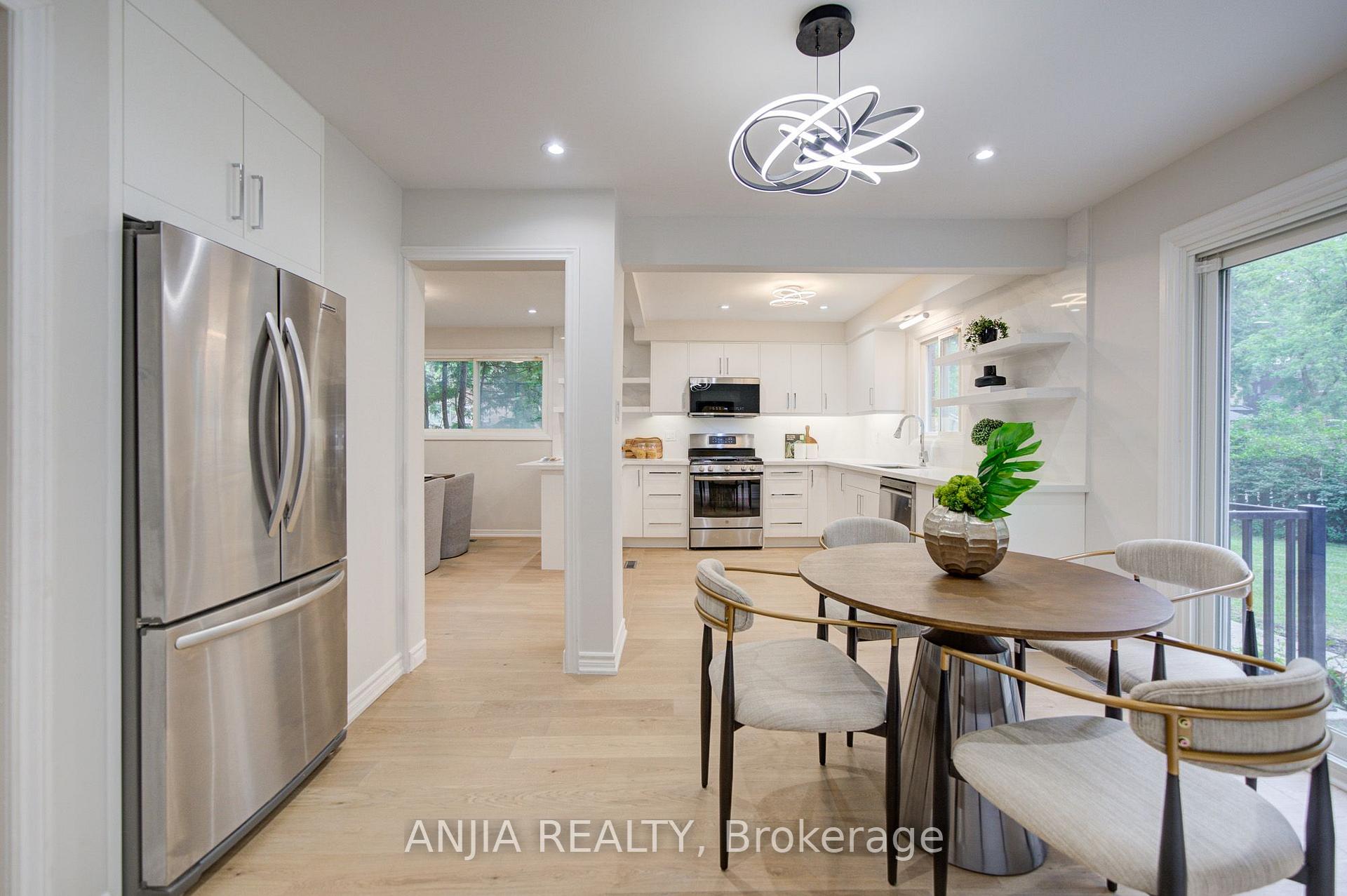 Photo 13 of 31 Spanhouse Crescent, Markham, Unionville — HOMEH