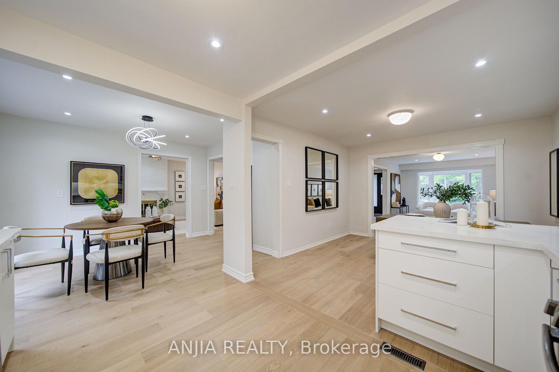 Photo 14 of 31 Spanhouse Crescent, Markham, Unionville — HOMEH