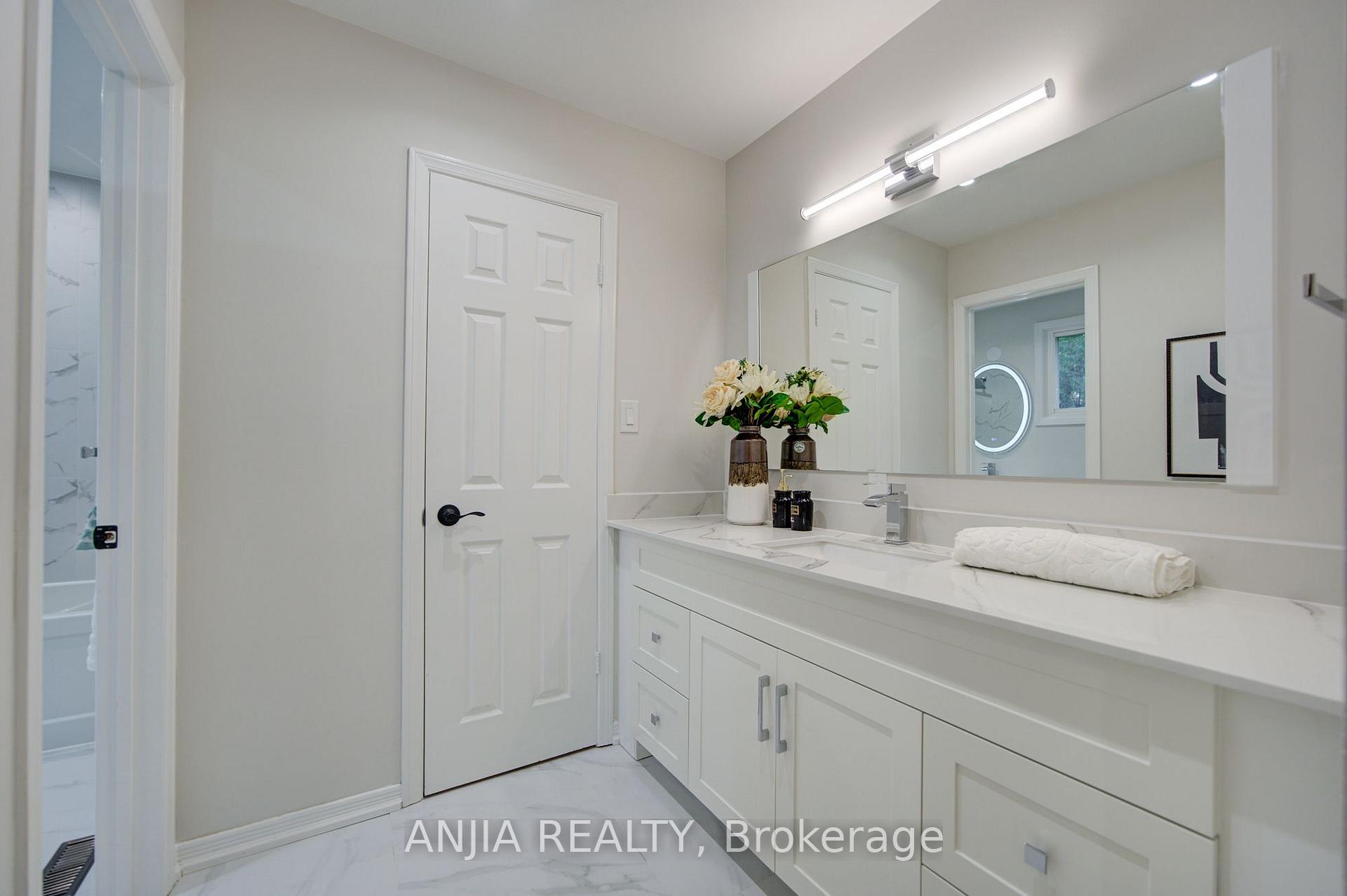 Photo 32 of 31 Spanhouse Crescent, Markham, Unionville — HOMEH