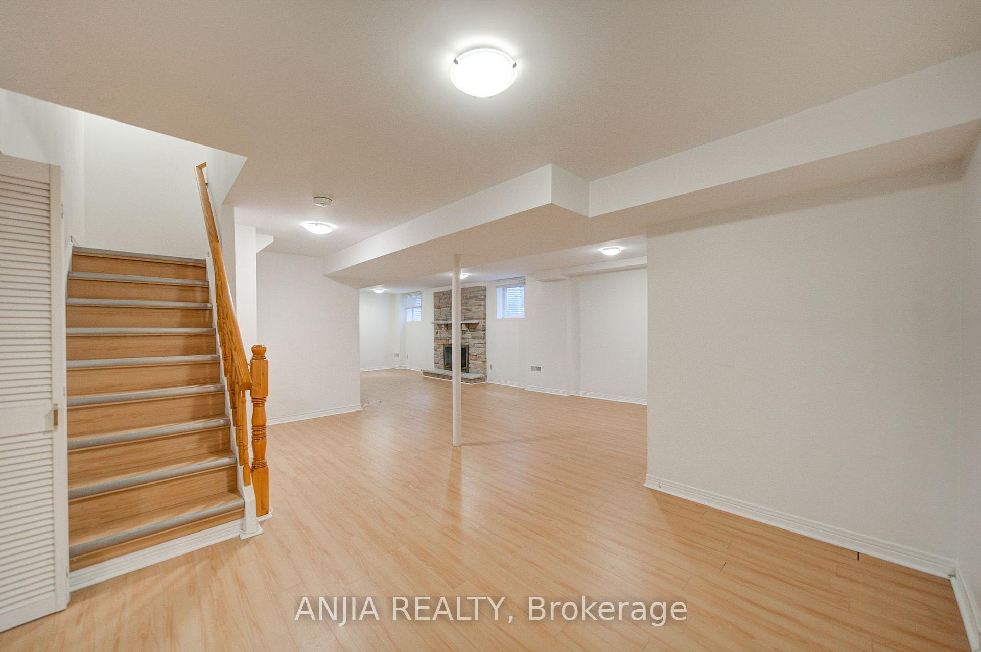 Photo 35 of 31 Spanhouse Crescent, Markham, Unionville — HOMEH