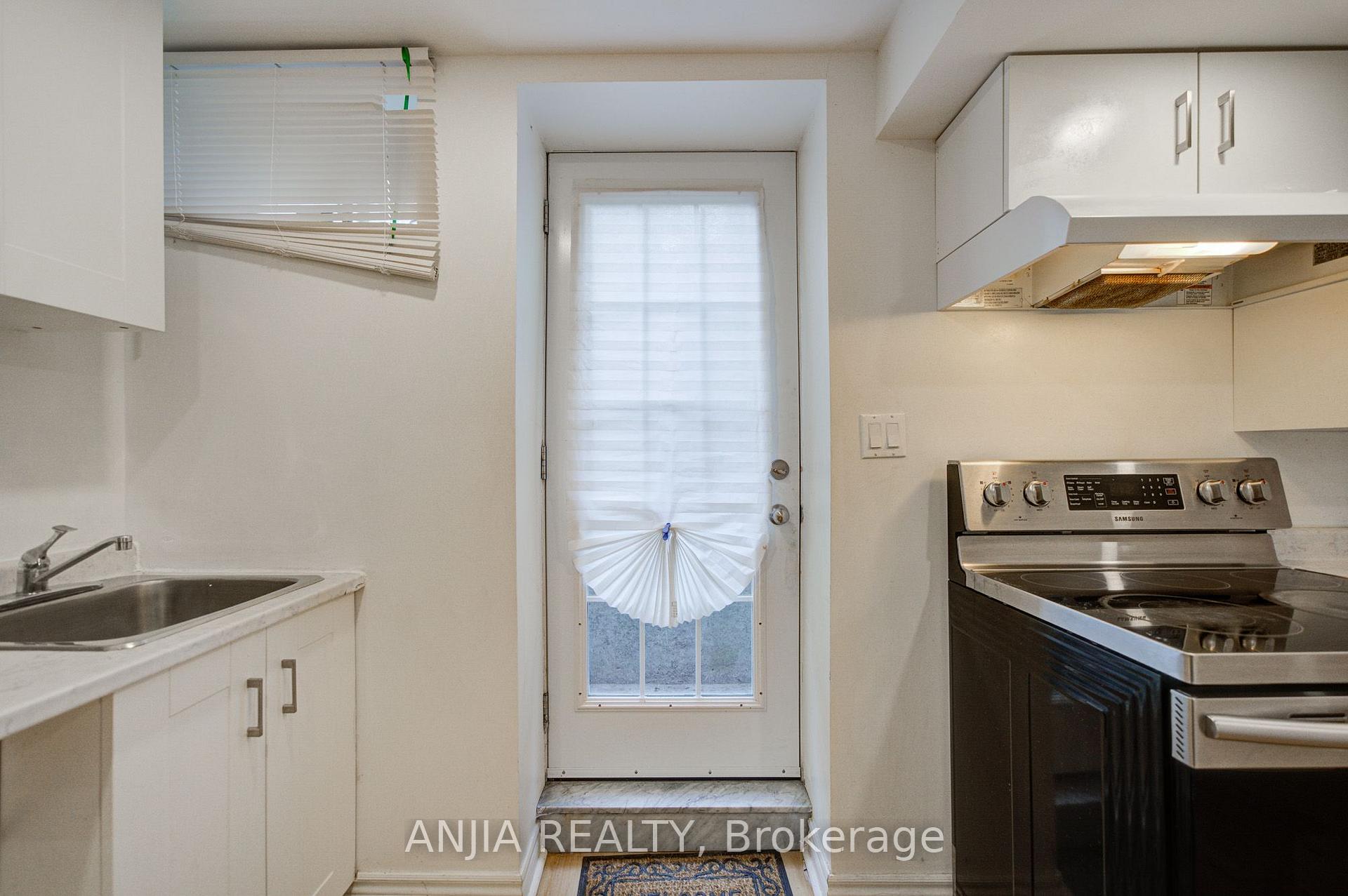 Photo 38 of 31 Spanhouse Crescent, Markham, Unionville — HOMEH