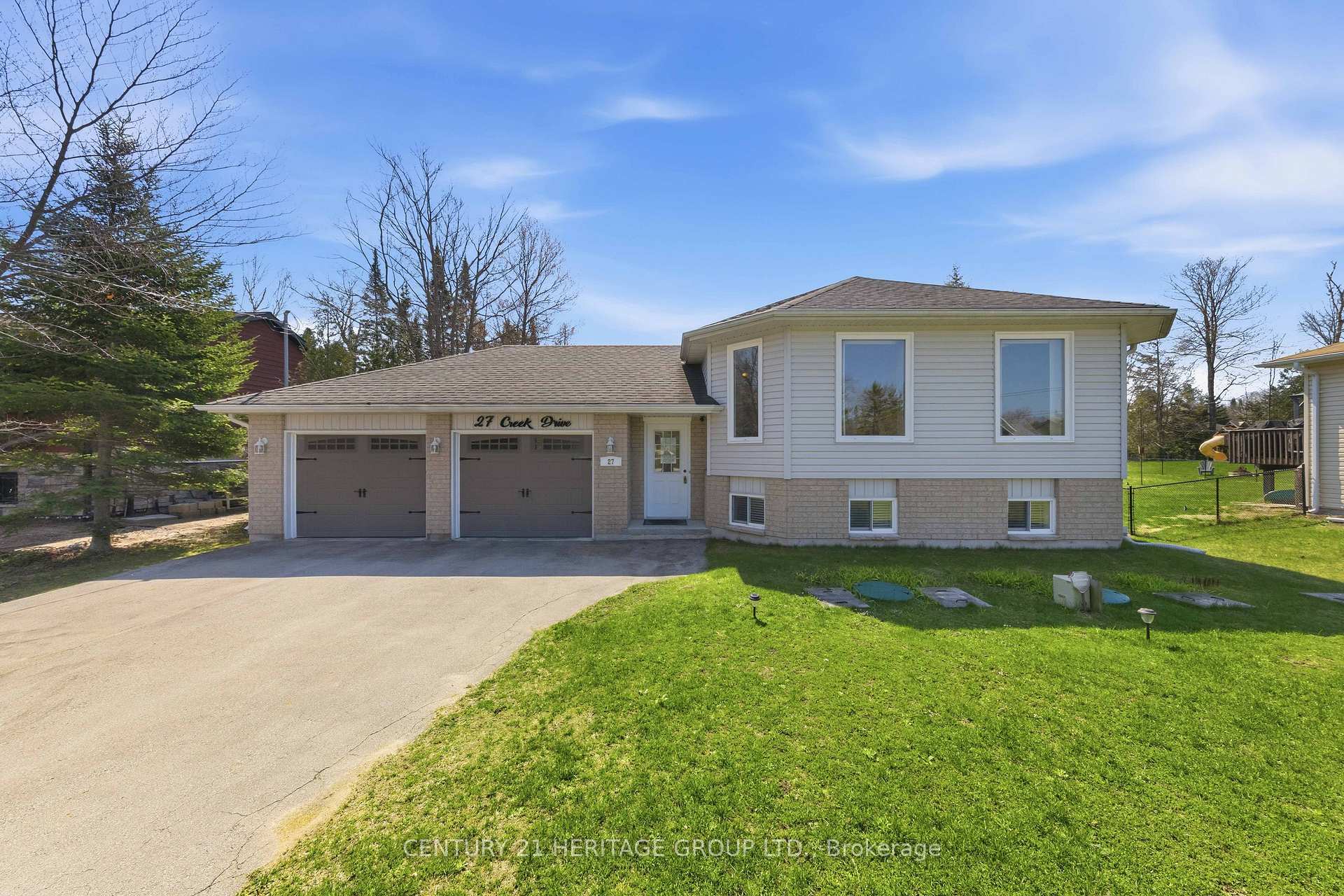 Photo 2 of 27 Creek Drive, Georgina, Pefferlaw — HOMEH