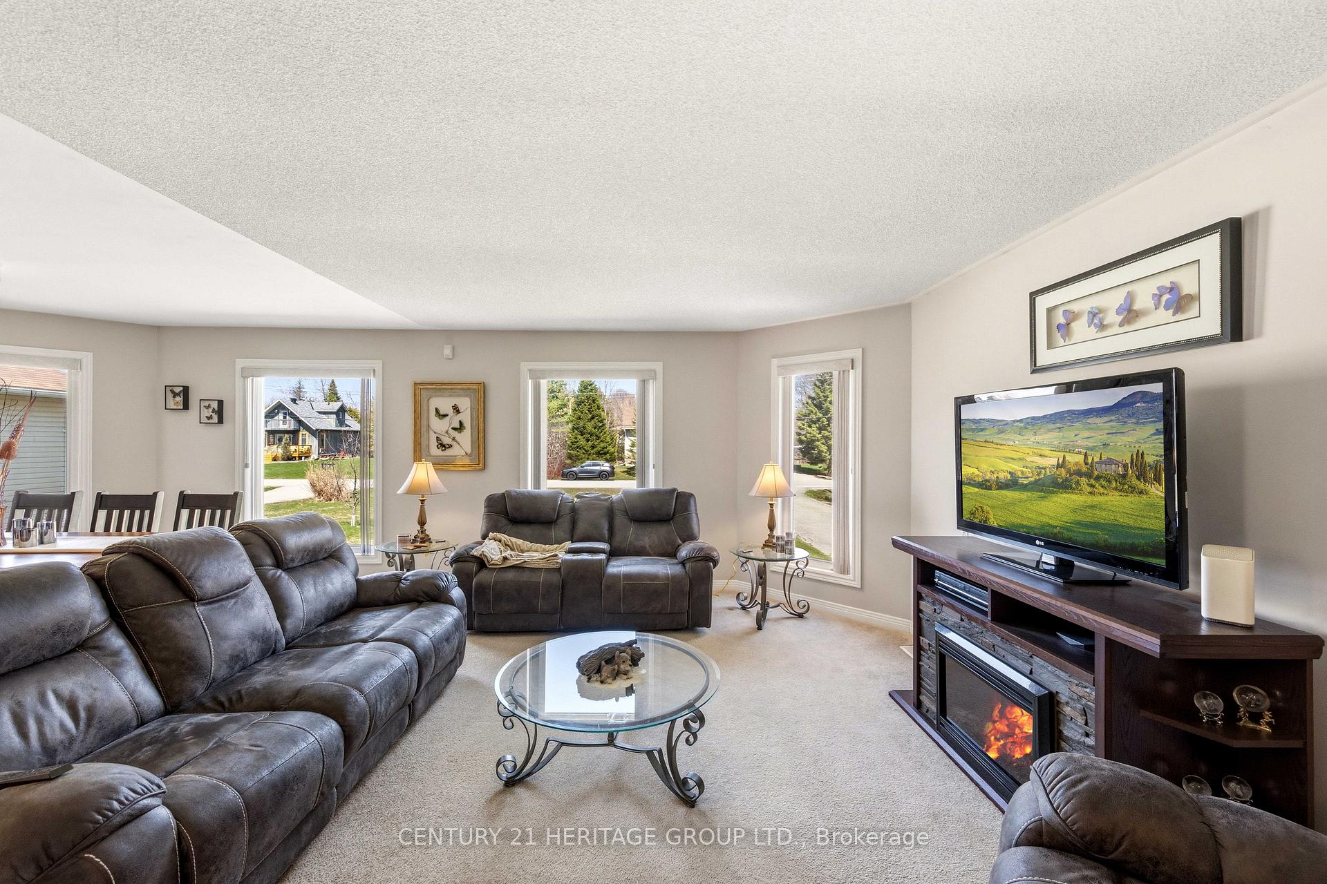 Photo 10 of 27 Creek Drive, Georgina, Pefferlaw — HOMEH