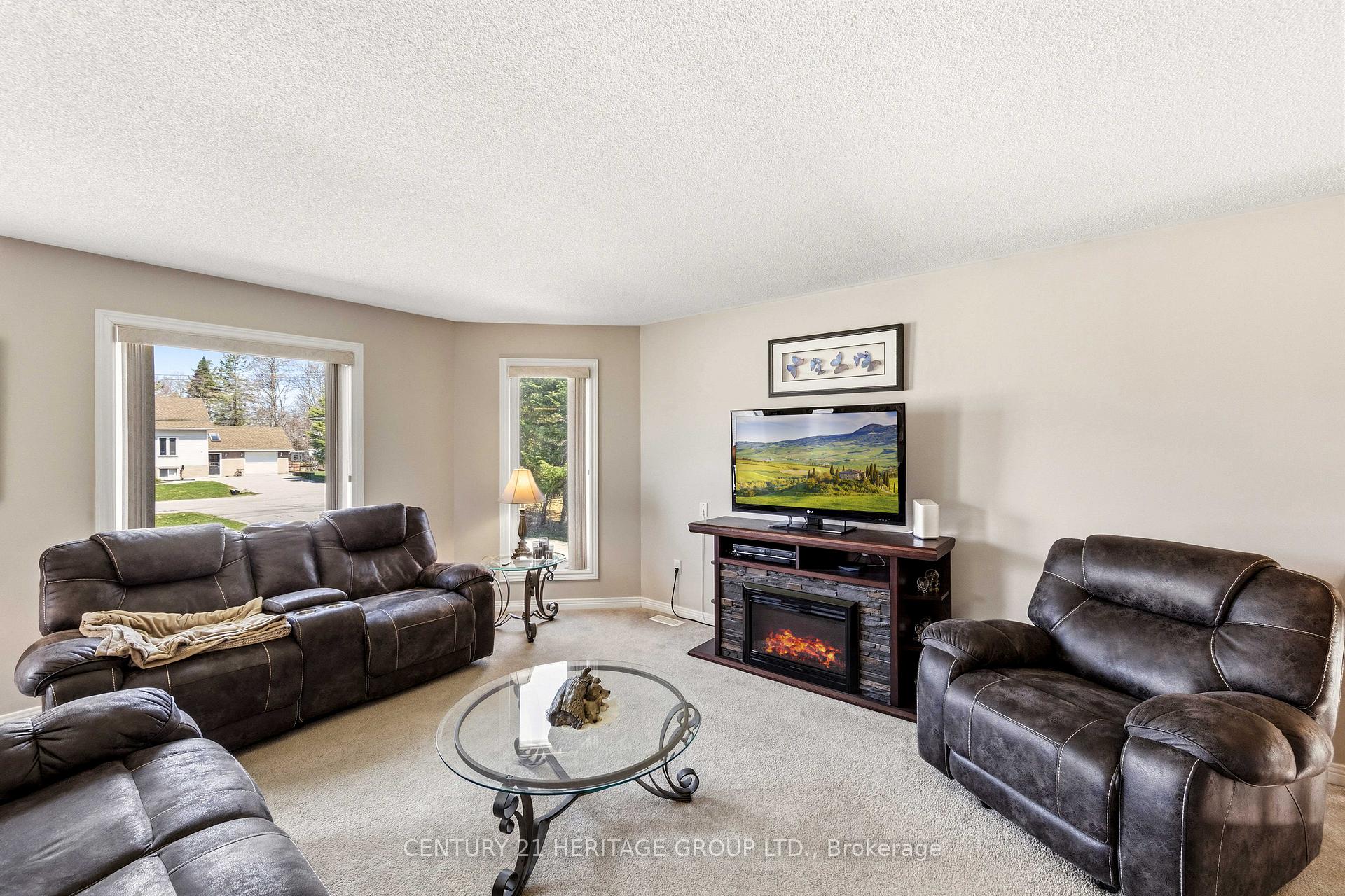 Photo 11 of 27 Creek Drive, Georgina, Pefferlaw — HOMEH