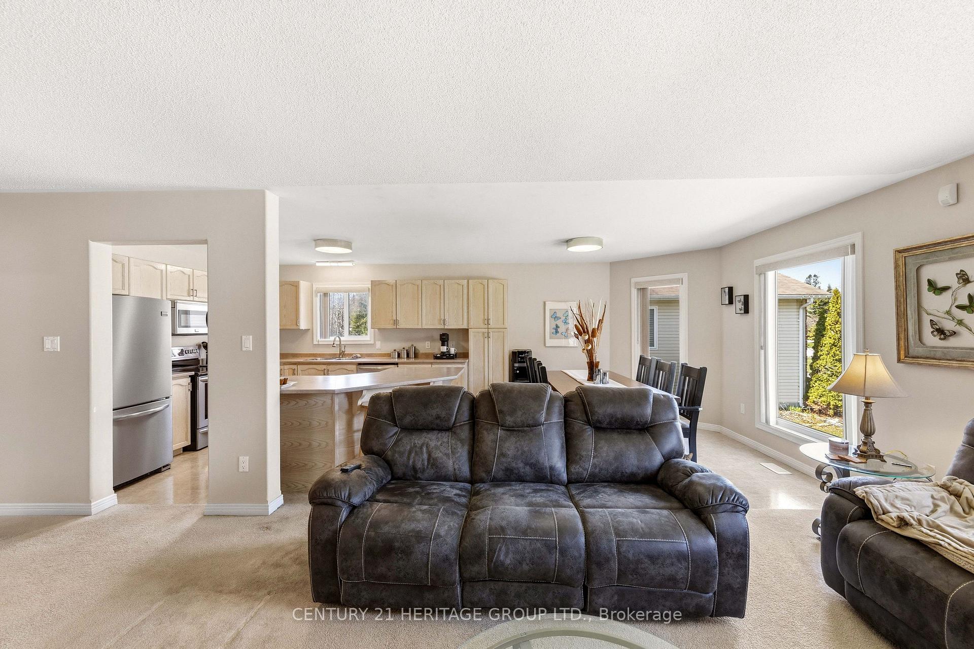 Photo 13 of 27 Creek Drive, Georgina, Pefferlaw — HOMEH