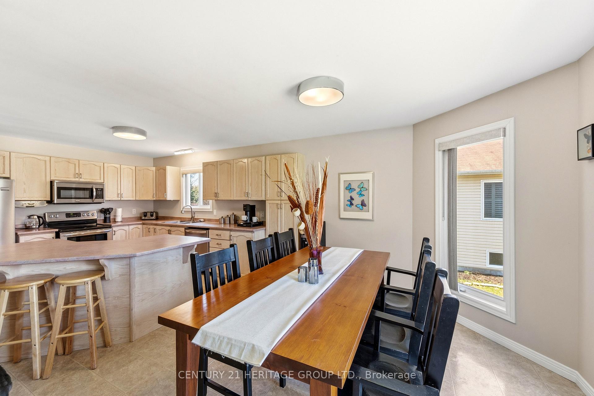 Photo 14 of 27 Creek Drive, Georgina, Pefferlaw — HOMEH