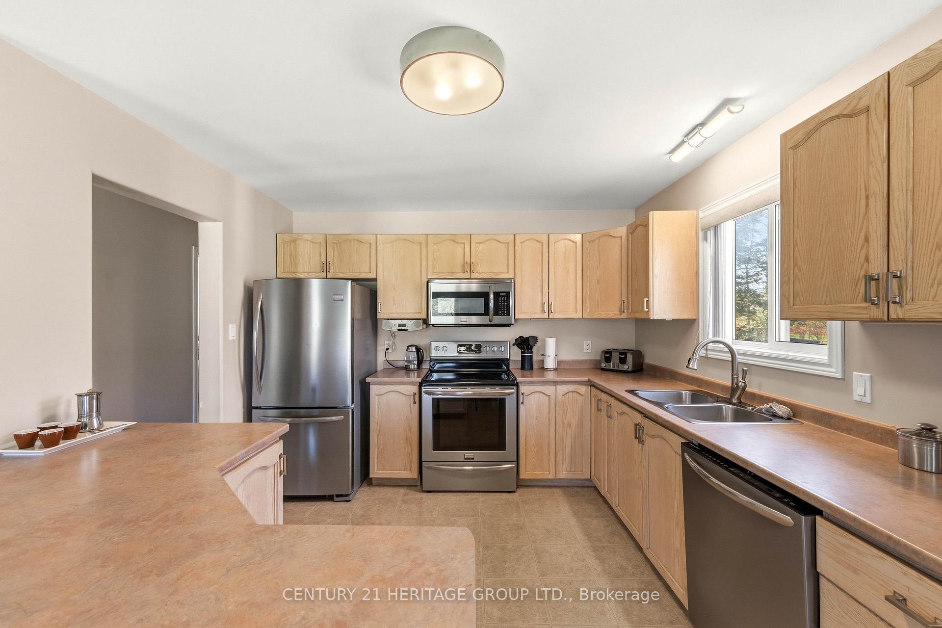 Photo 16 of 27 Creek Drive, Georgina, Pefferlaw — HOMEH