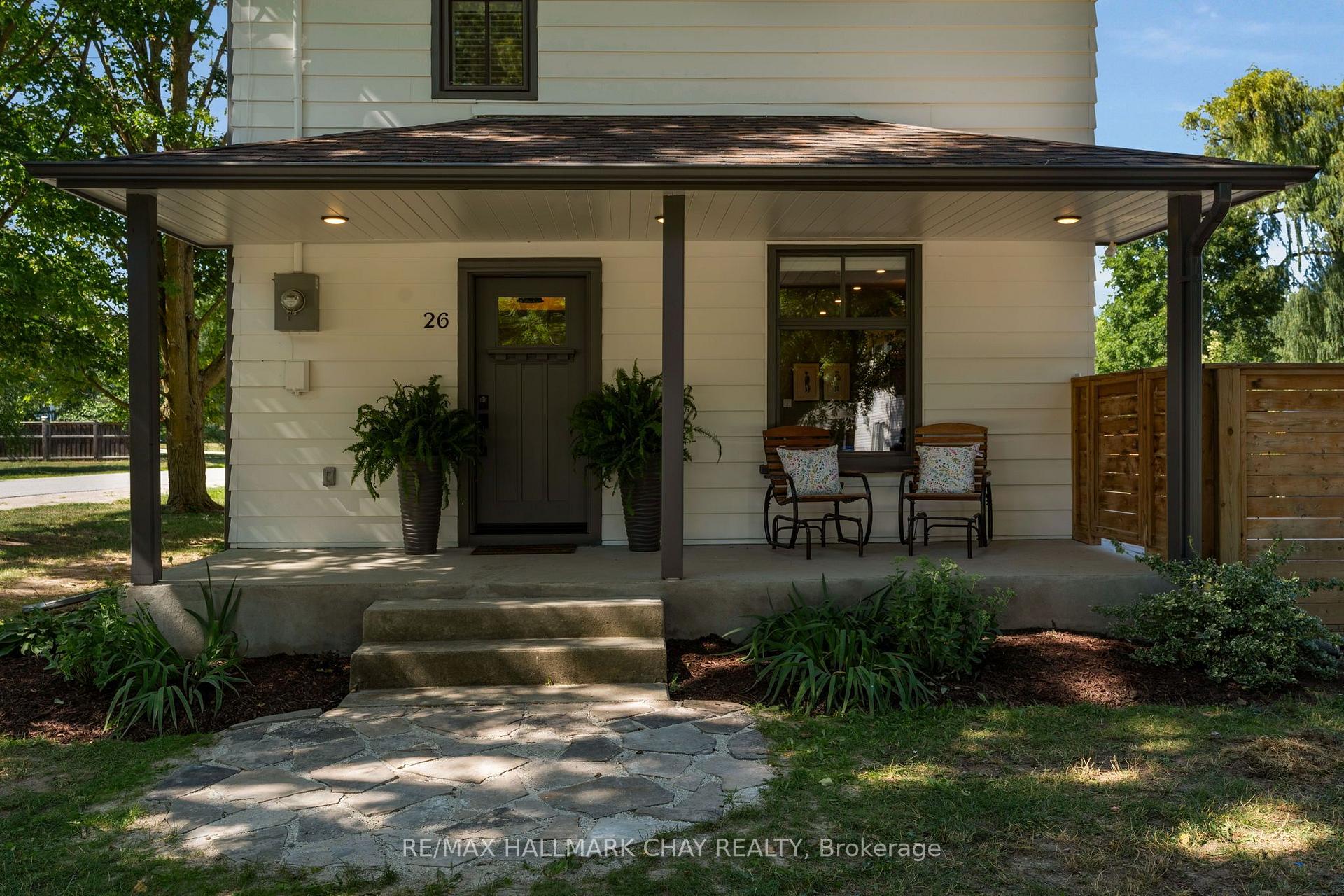 Photo 2 of 26 Edward Street W, Clearview, Creemore — HOMEH