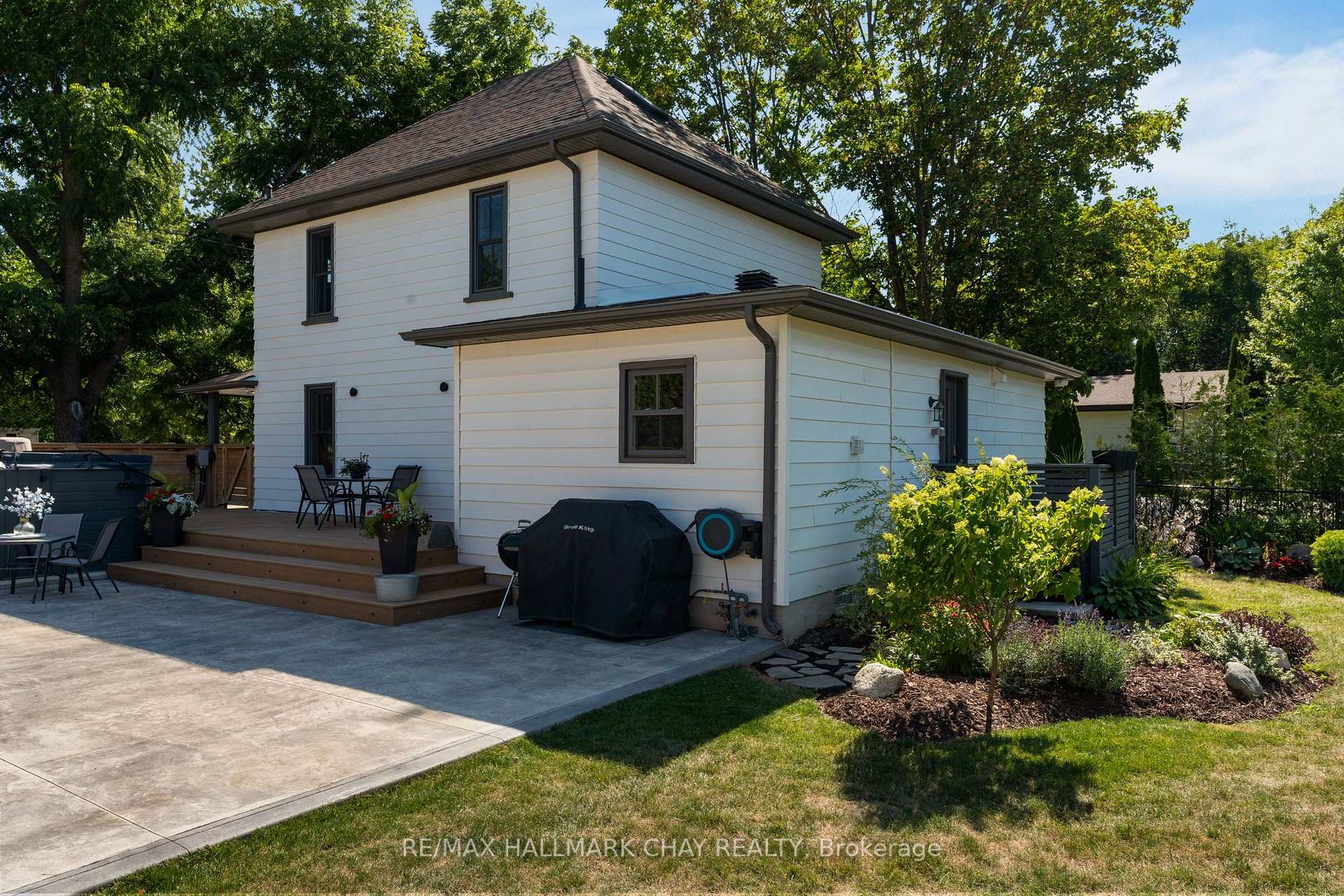 Photo 35 of 26 Edward Street W, Clearview, Creemore — HOMEH