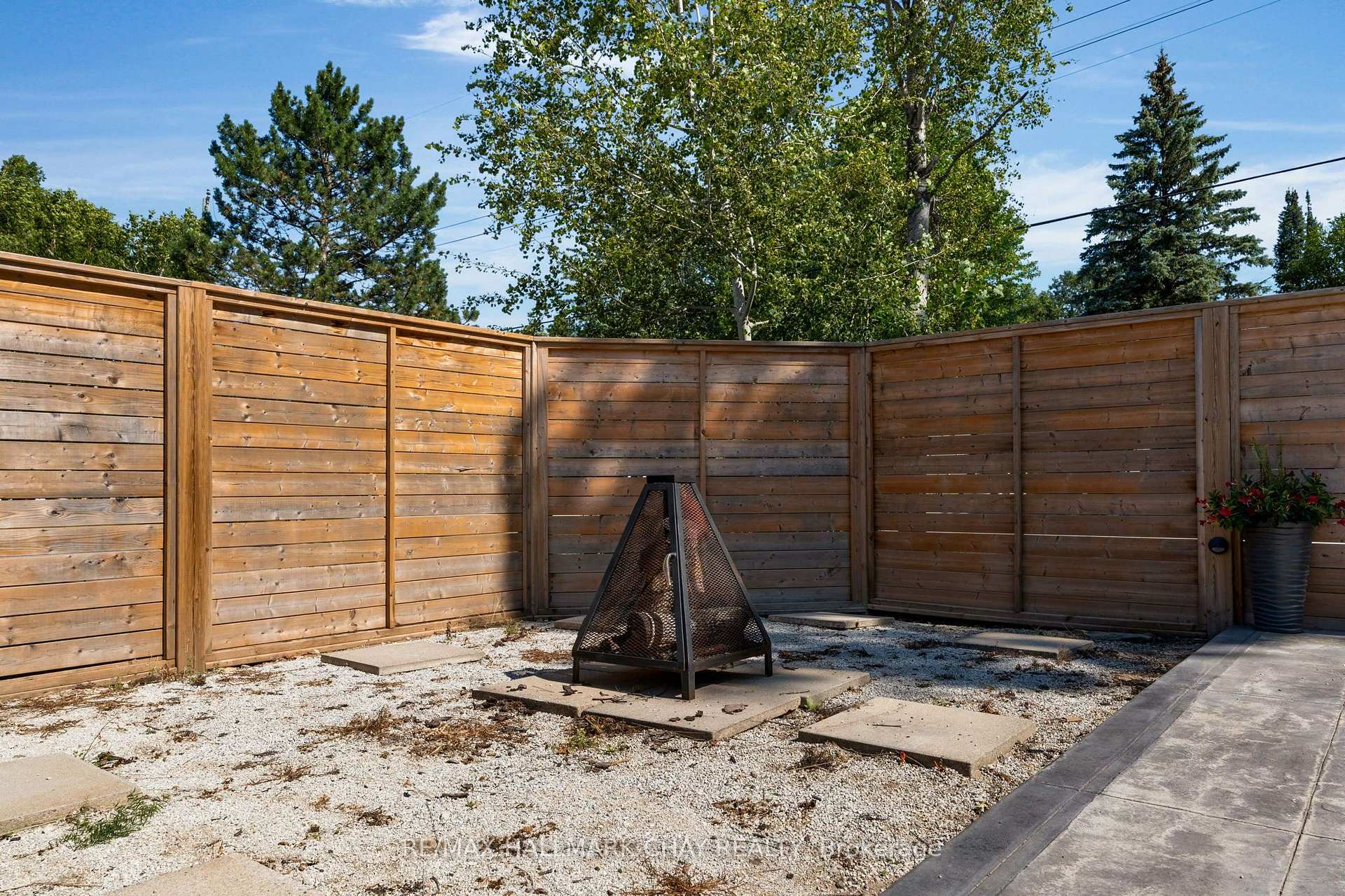 Photo 45 of 26 Edward Street W, Clearview, Creemore — HOMEH