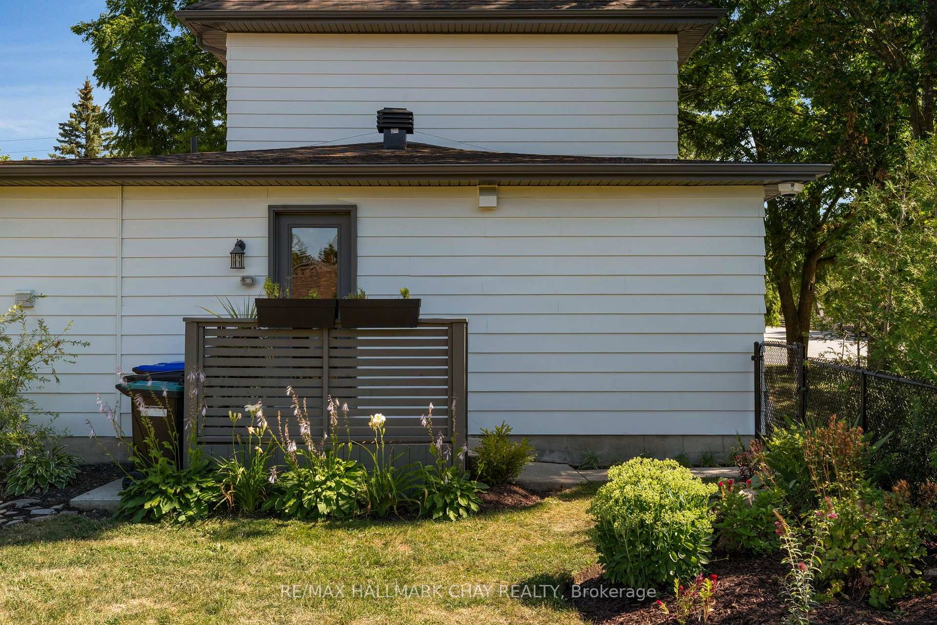 Photo 49 of 26 Edward Street W, Clearview, Creemore — HOMEH