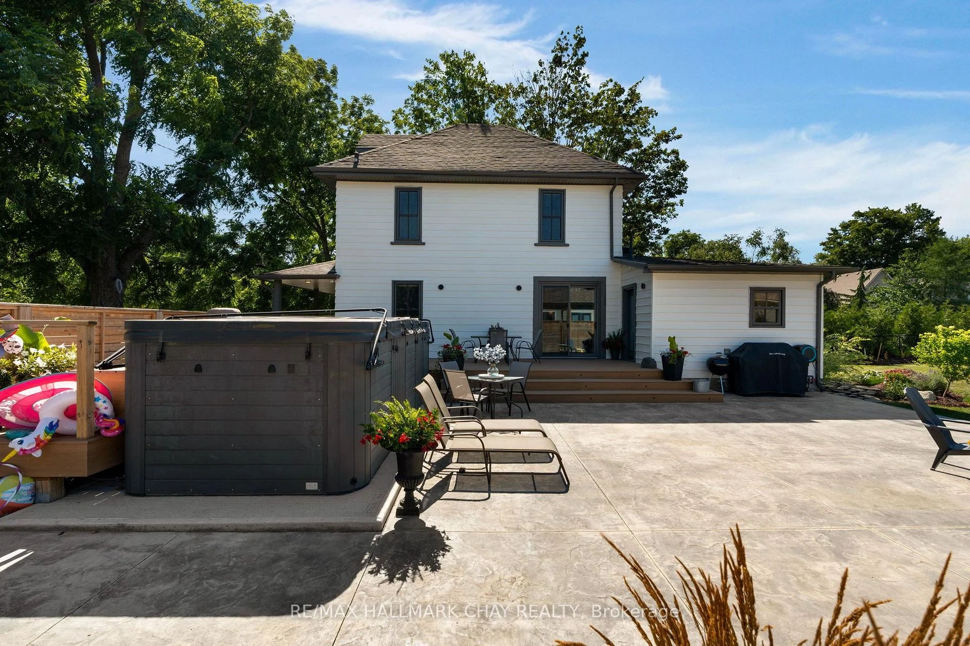 Photo 38 of 26 Edward Street W, Clearview, Creemore — HOMEH