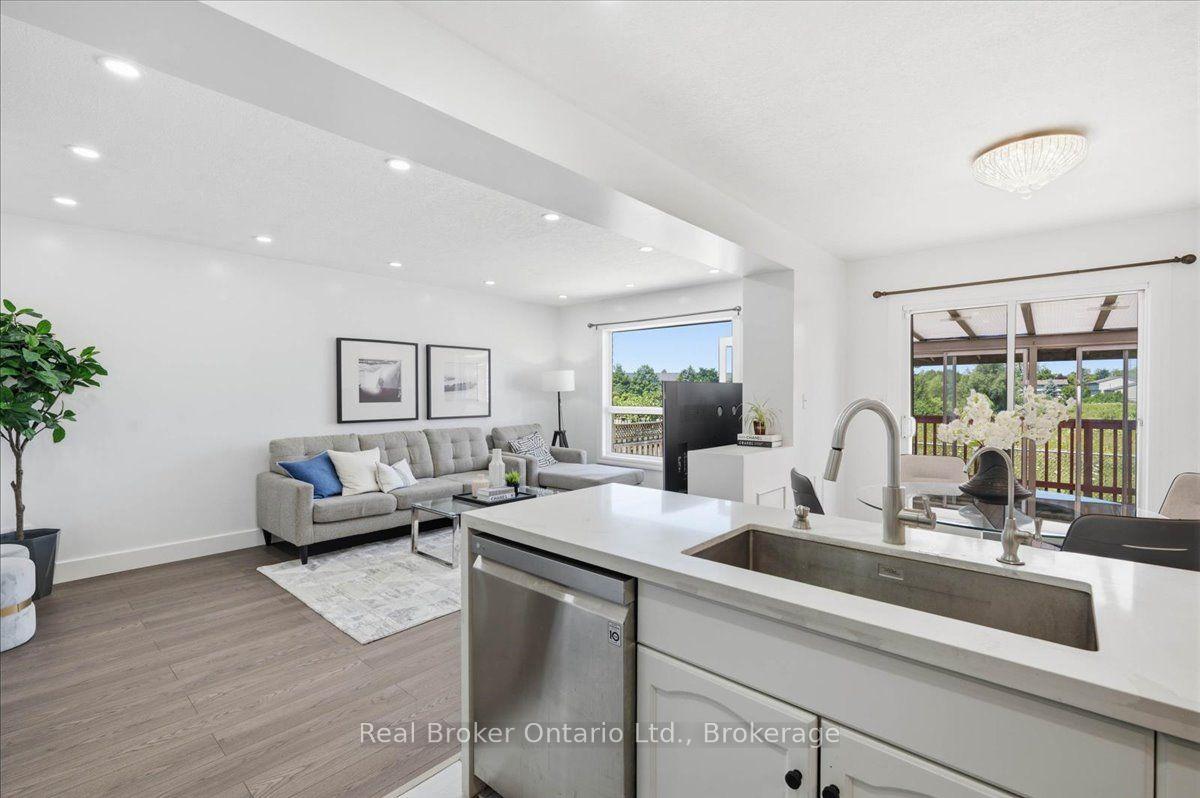 Photo 8 of 12 Castlebury Drive, Guelph, Willow West/Sugarbush/West Acres — HOMEH