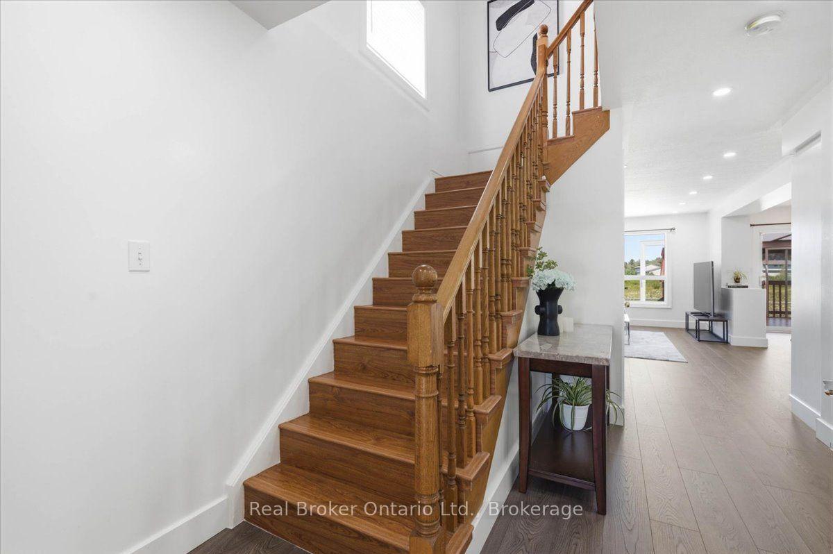 Photo 18 of 12 Castlebury Drive, Guelph, Willow West/Sugarbush/West Acres — HOMEH