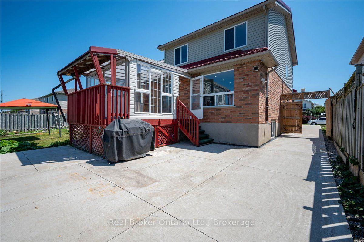 Photo 36 of 12 Castlebury Drive, Guelph, Willow West/Sugarbush/West Acres — HOMEH