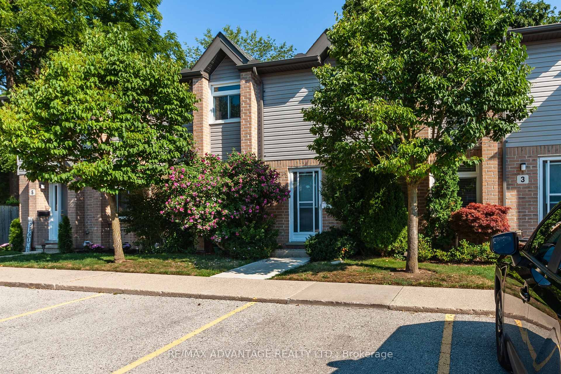 Photo 1 of Unit 4, 1294 Byron Baseline Road W, London, South K — HOMEH