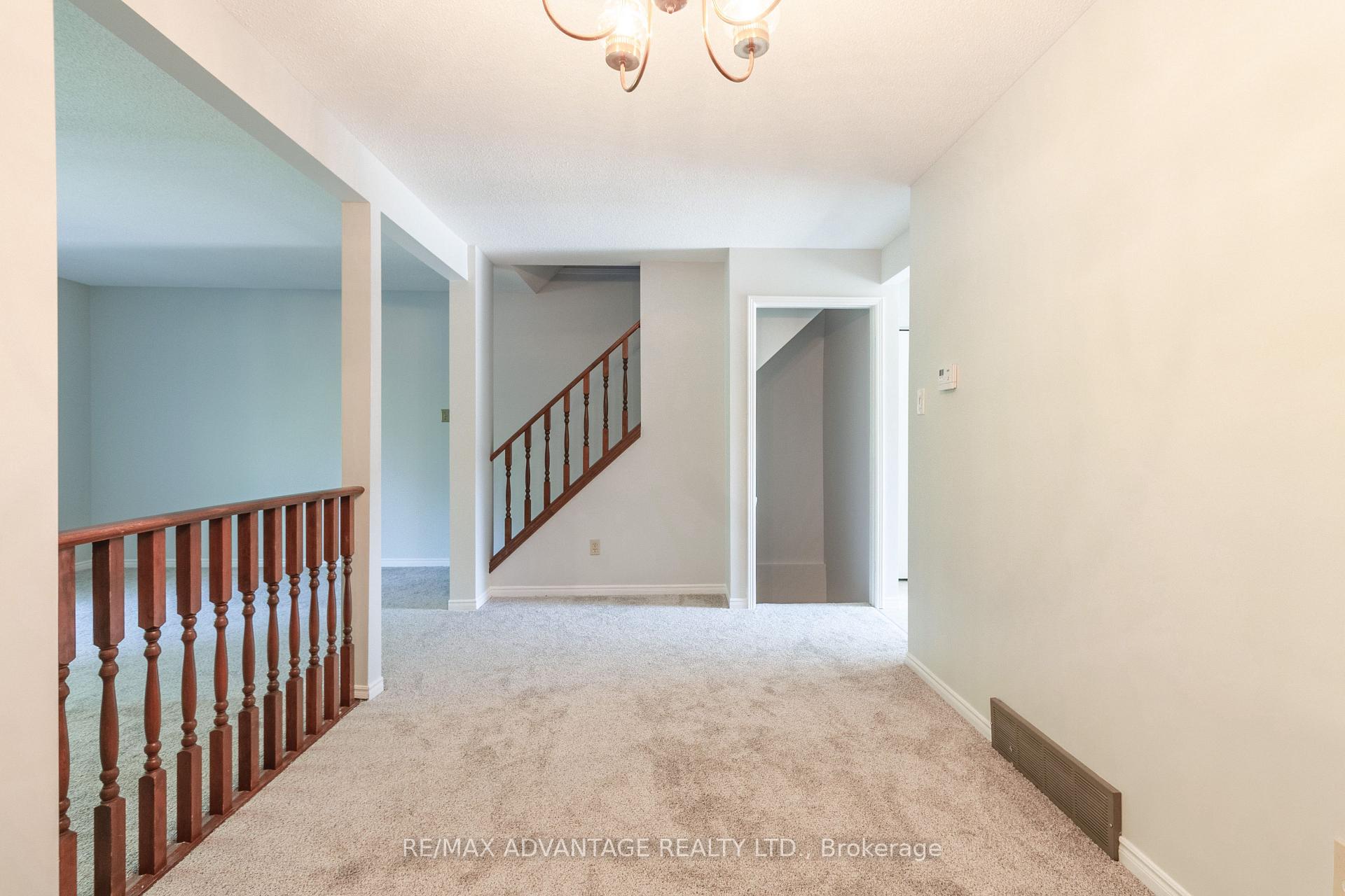 Photo 8 of Unit 4, 1294 Byron Baseline Road W, London, South K — HOMEH