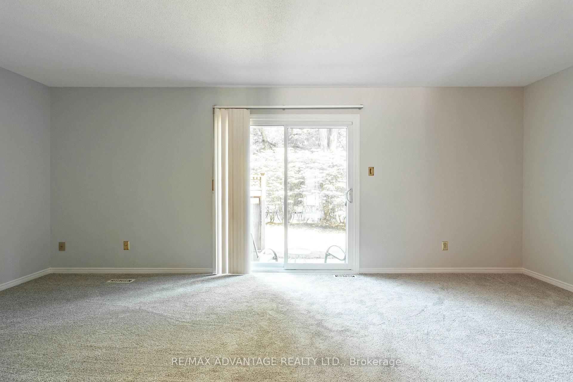 Photo 9 of Unit 4, 1294 Byron Baseline Road W, London, South K — HOMEH