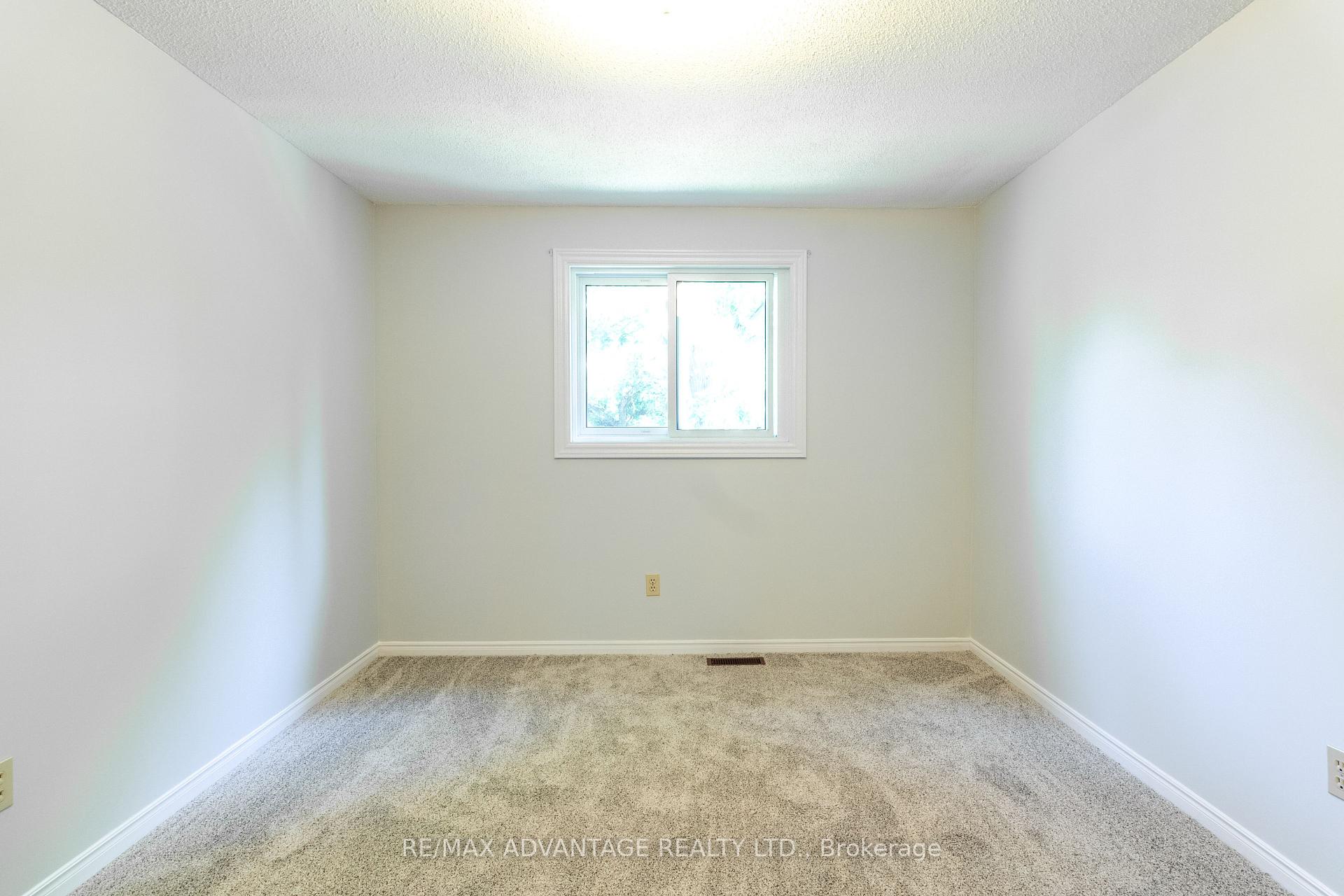 Photo 20 of Unit 4, 1294 Byron Baseline Road W, London, South K — HOMEH