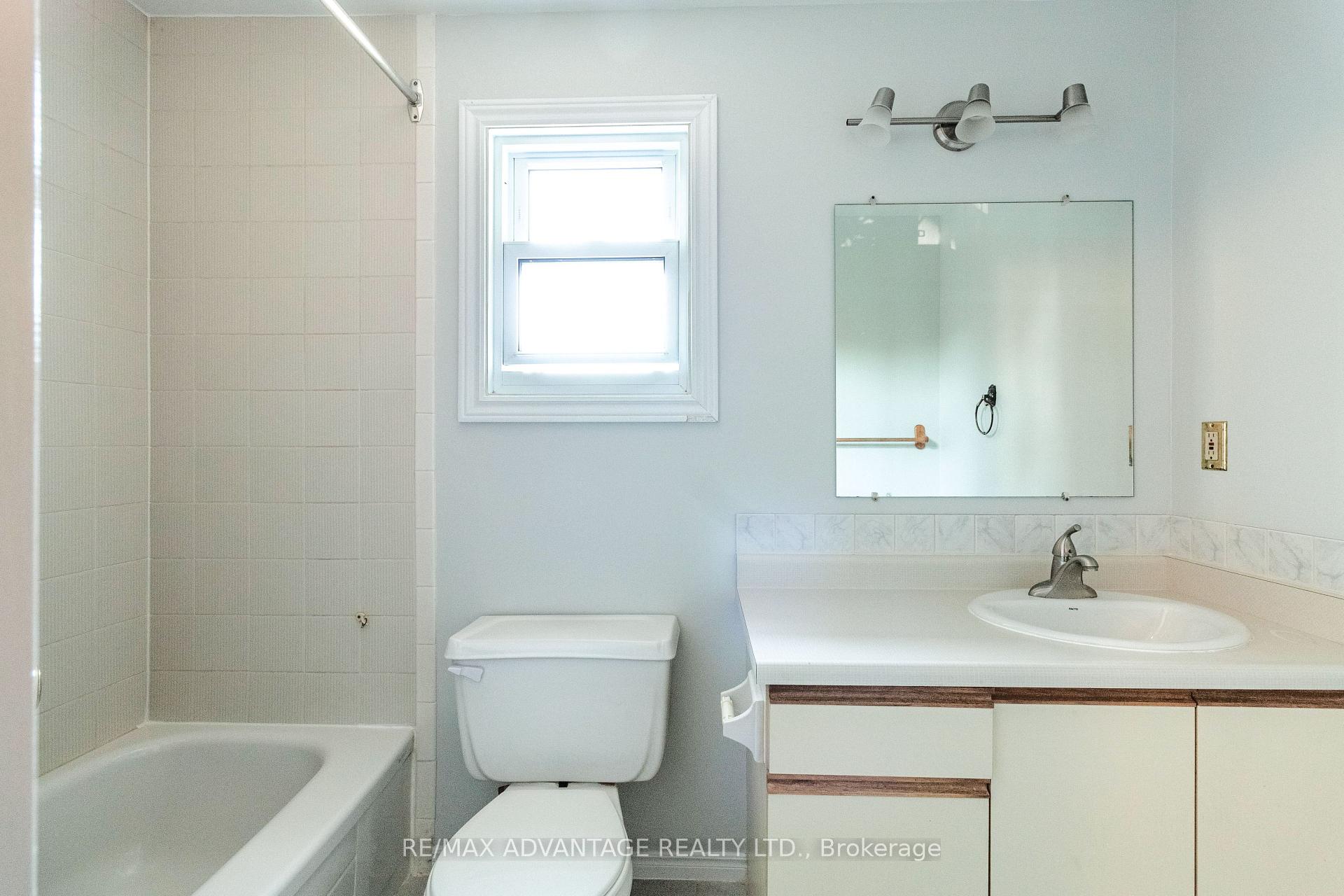 Photo 23 of Unit 4, 1294 Byron Baseline Road W, London, South K — HOMEH