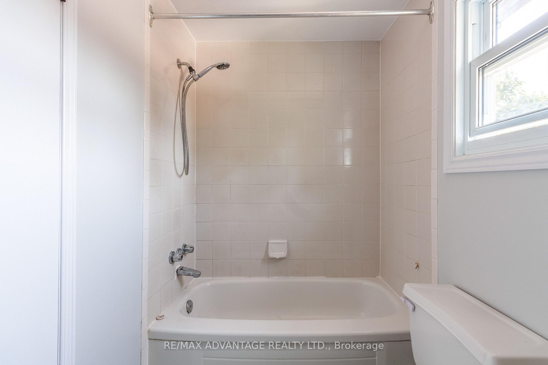 Photo 24 of Unit 4, 1294 Byron Baseline Road W, London, South K — HOMEH