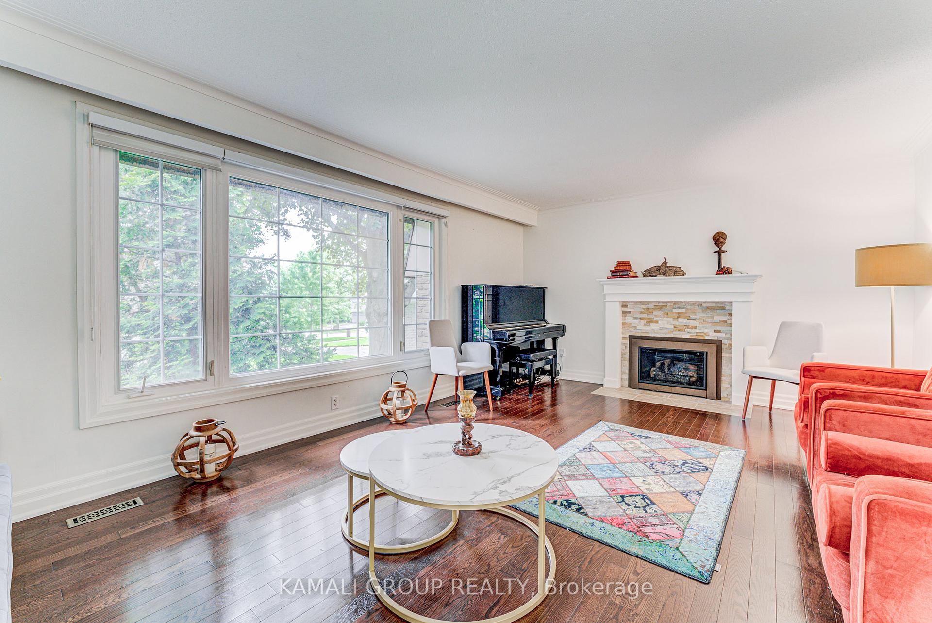 Photo 2 of 5 Caravan Drive, North York, Banbury-Don Mills — HOMEH