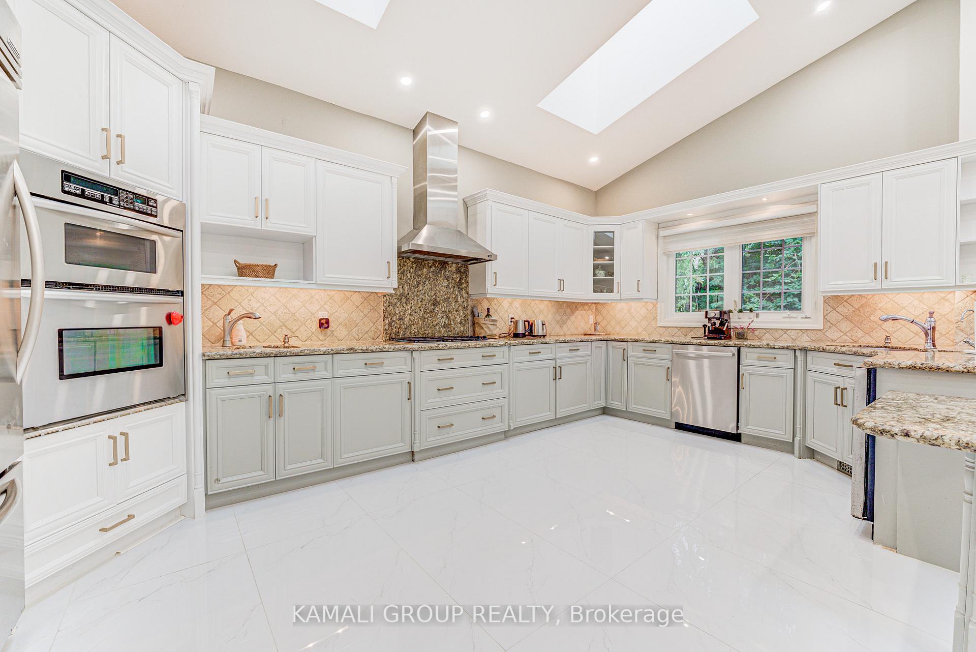 Photo 4 of 5 Caravan Drive, North York, Banbury-Don Mills — HOMEH