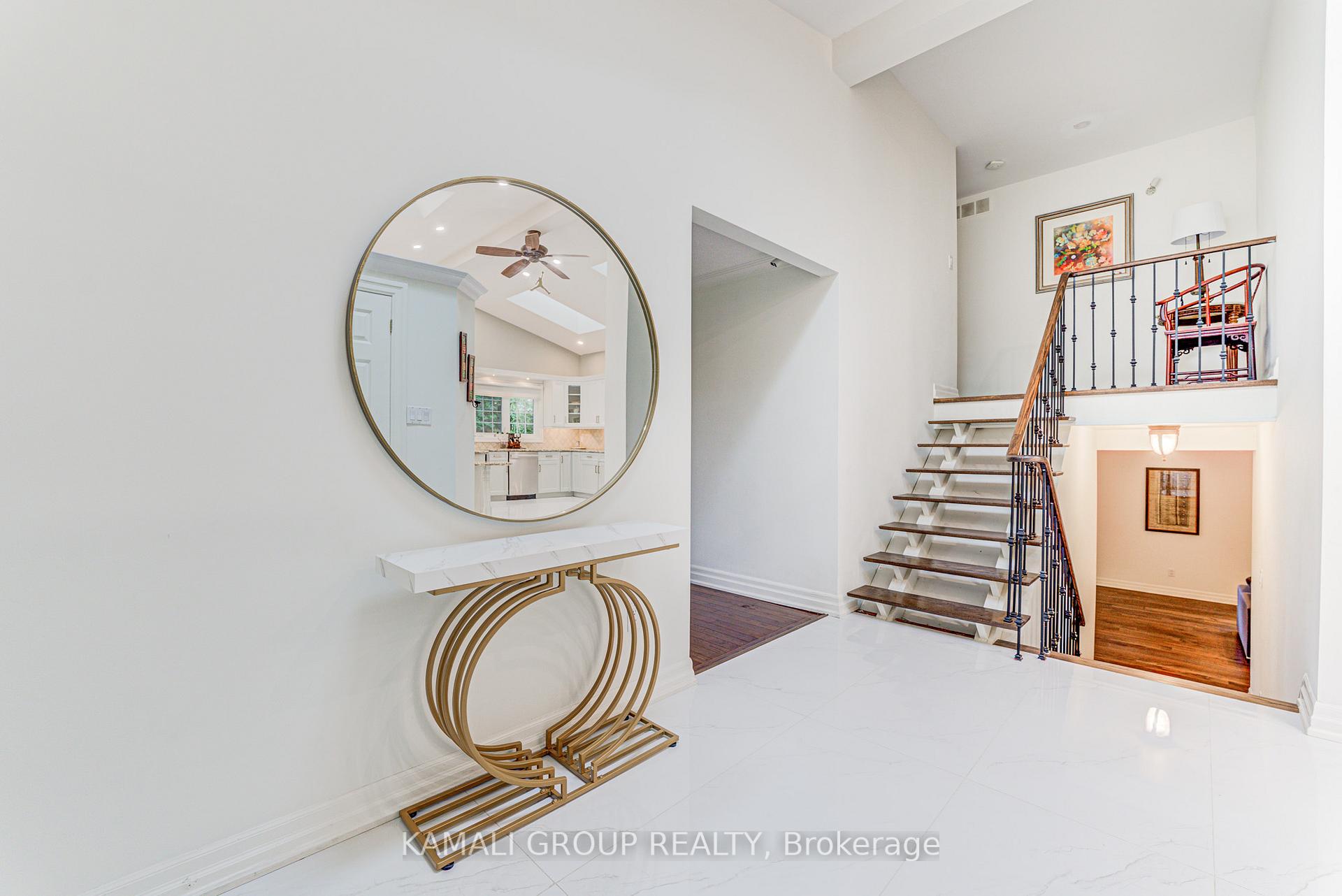 Photo 7 of 5 Caravan Drive, North York, Banbury-Don Mills — HOMEH