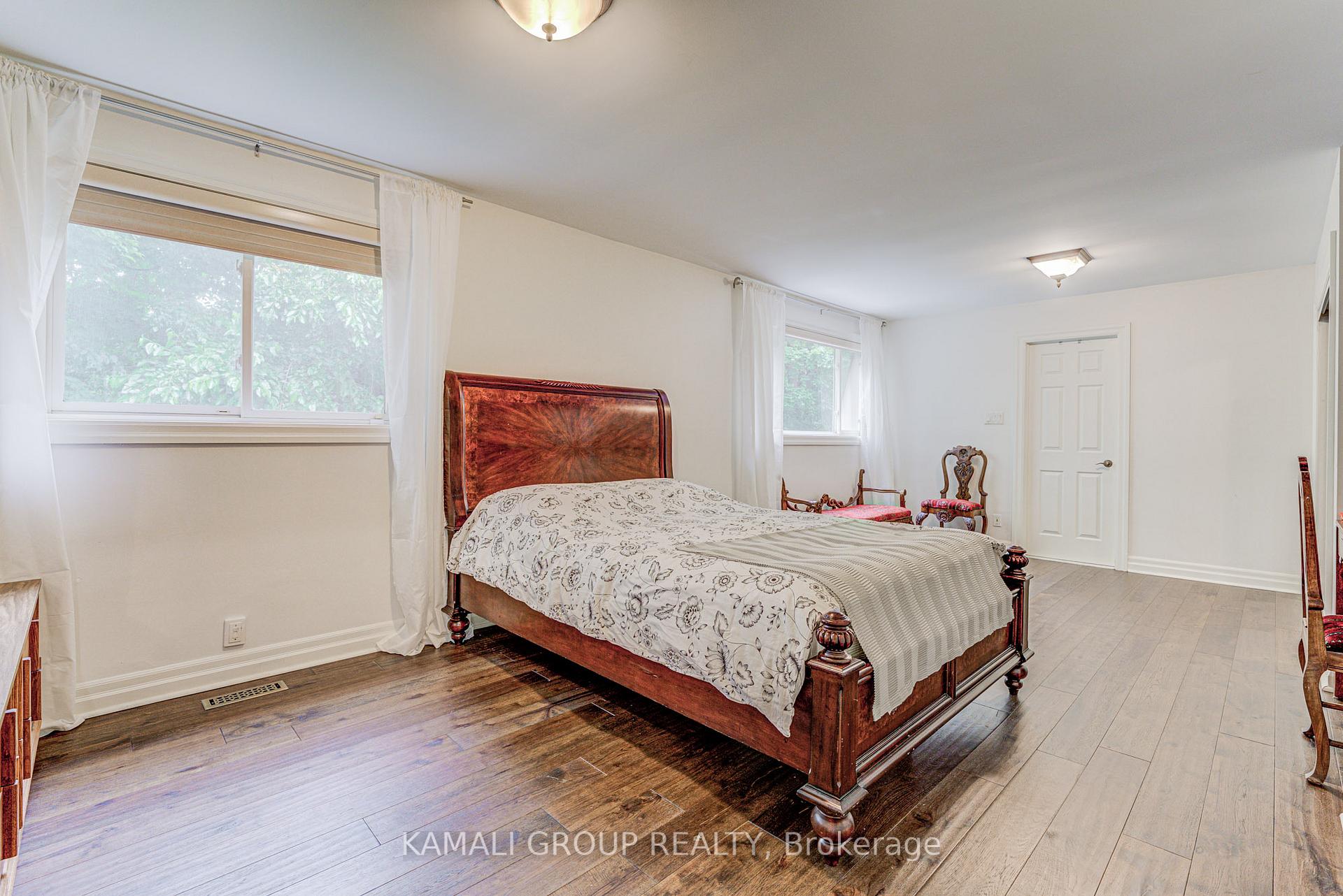 Photo 8 of 5 Caravan Drive, North York, Banbury-Don Mills — HOMEH