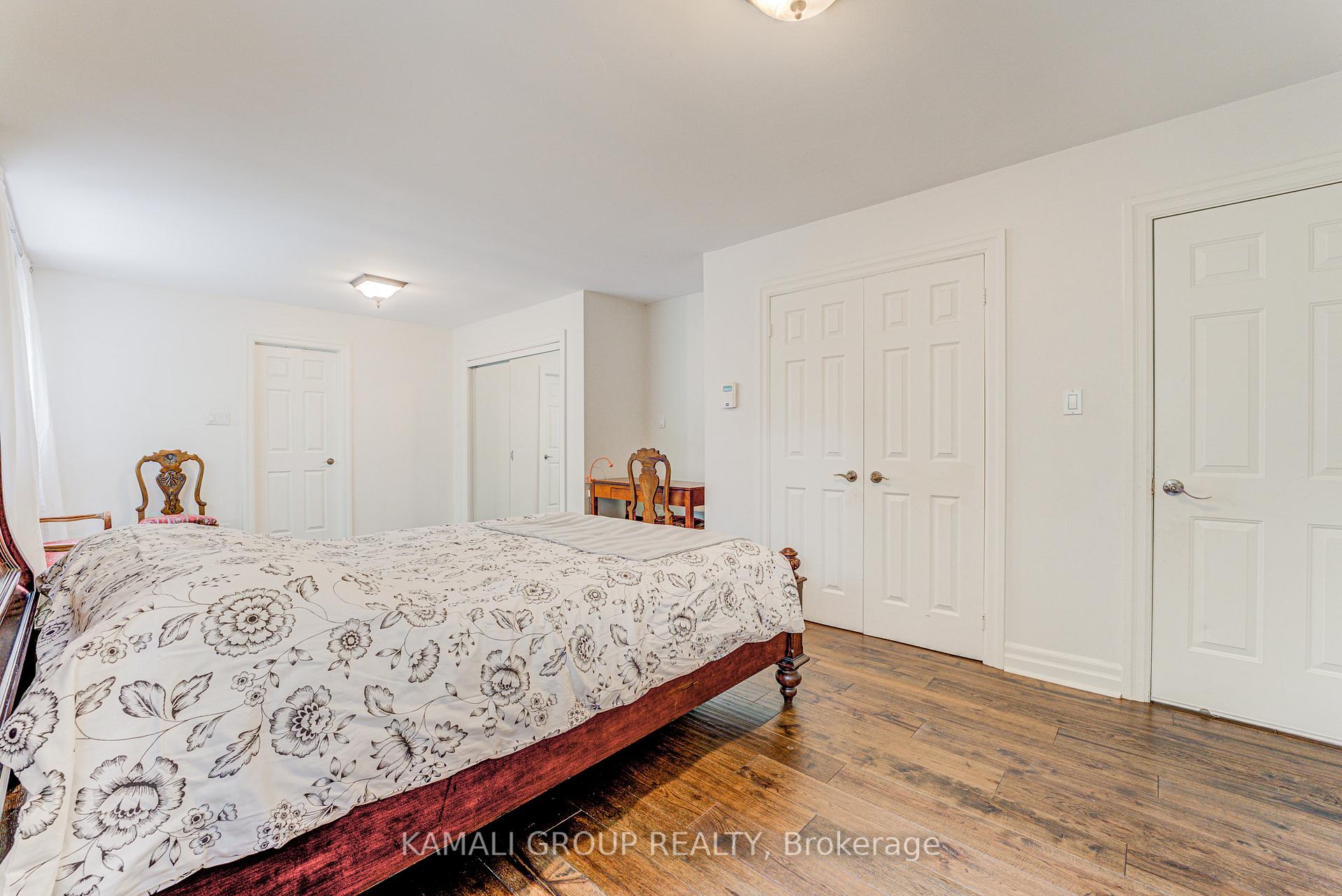 Photo 9 of 5 Caravan Drive, North York, Banbury-Don Mills — HOMEH