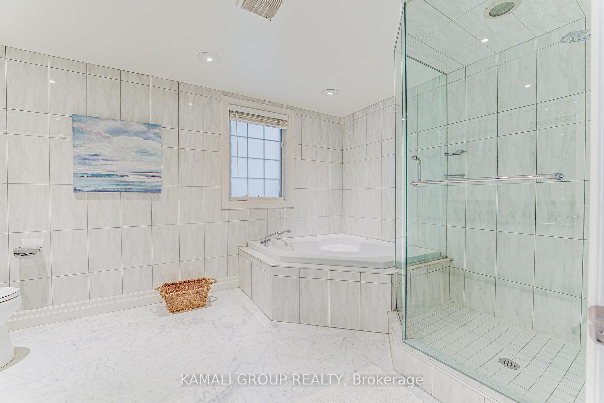 Photo 10 of 5 Caravan Drive, North York, Banbury-Don Mills — HOMEH