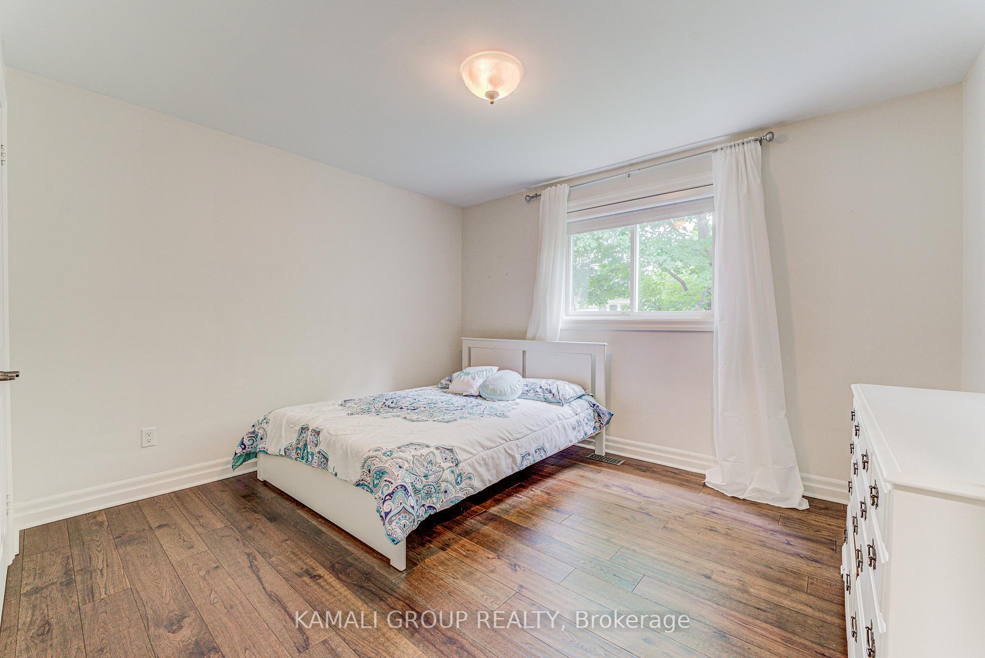 Photo 12 of 5 Caravan Drive, North York, Banbury-Don Mills — HOMEH