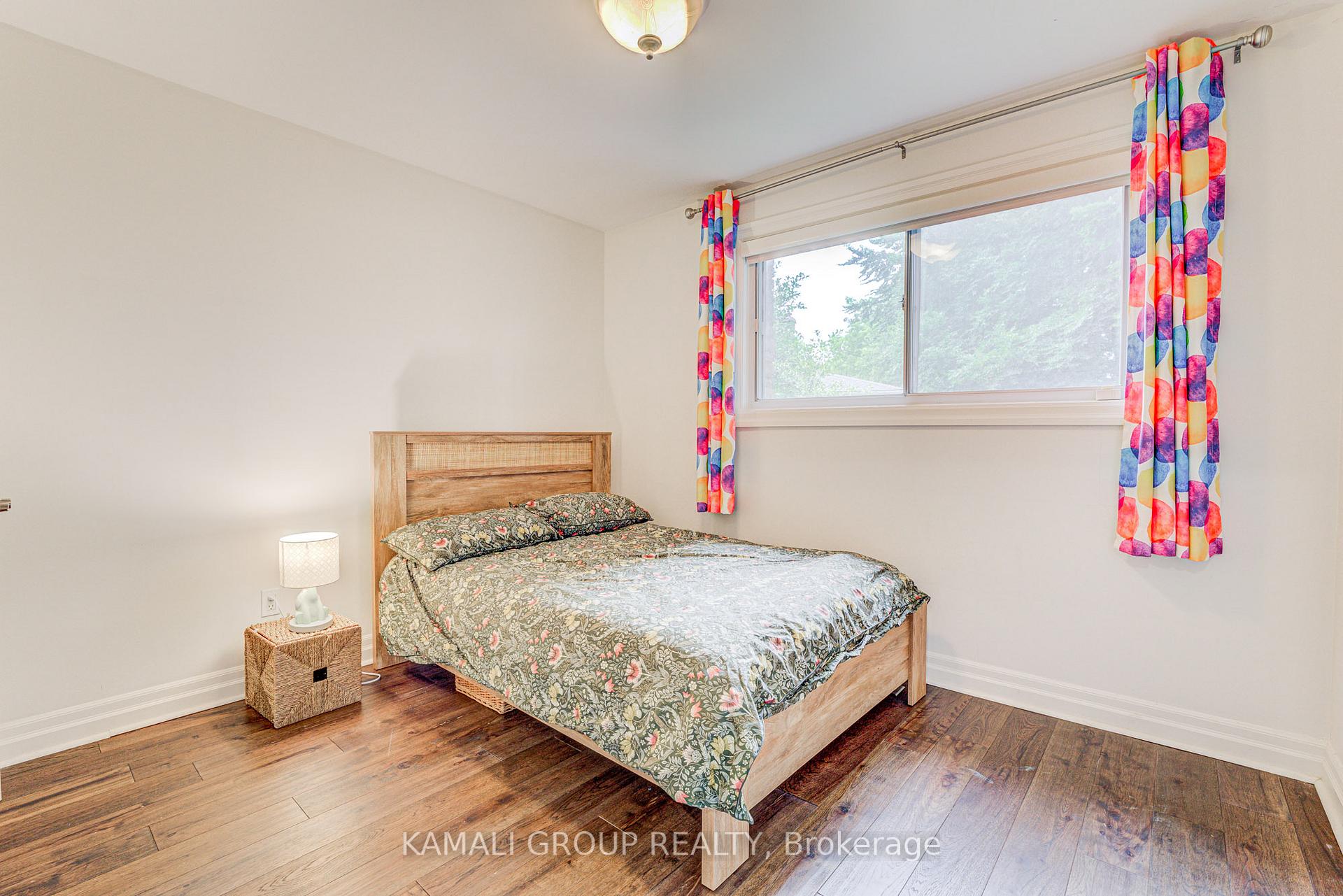 Photo 13 of 5 Caravan Drive, North York, Banbury-Don Mills — HOMEH