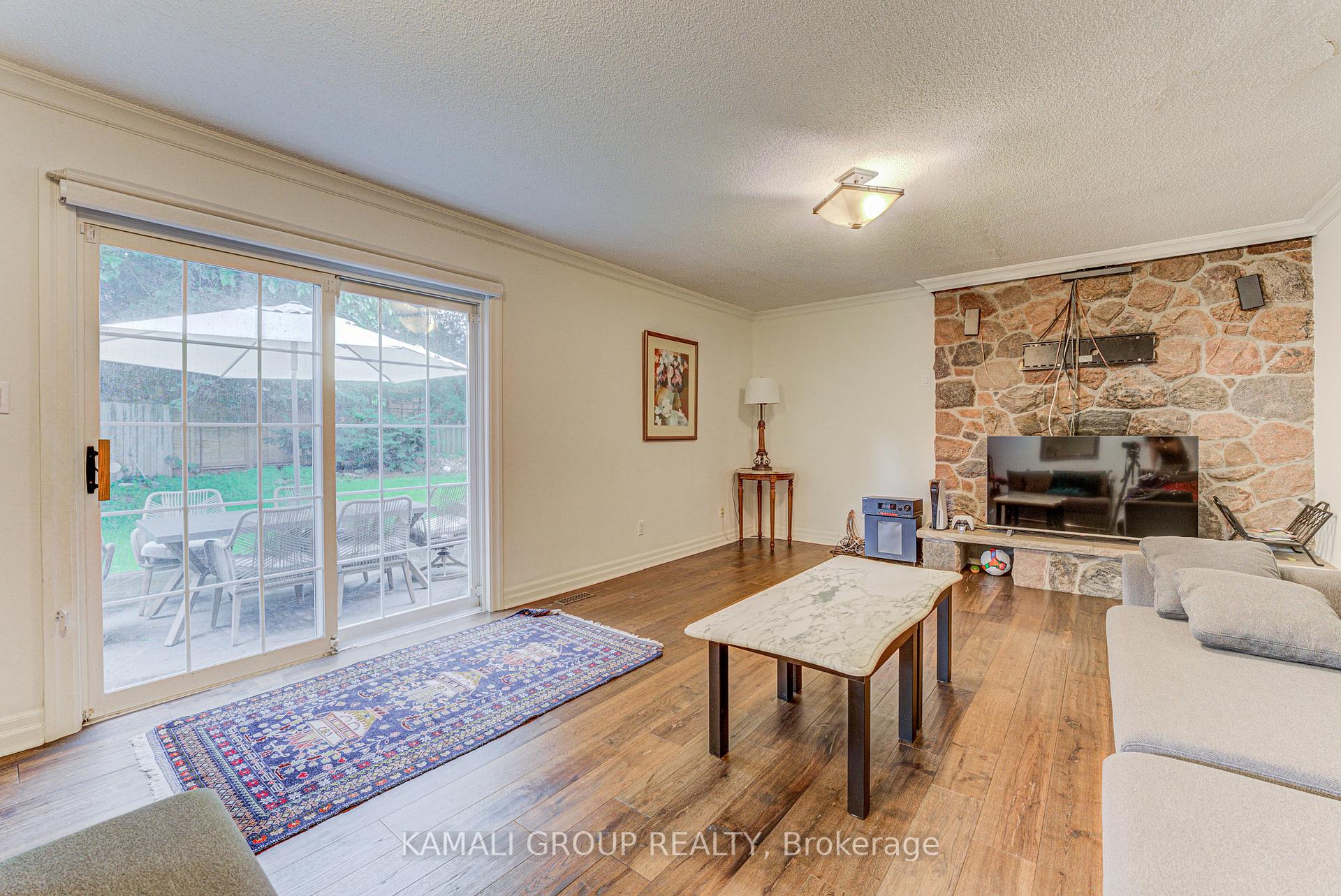 Photo 14 of 5 Caravan Drive, North York, Banbury-Don Mills — HOMEH
