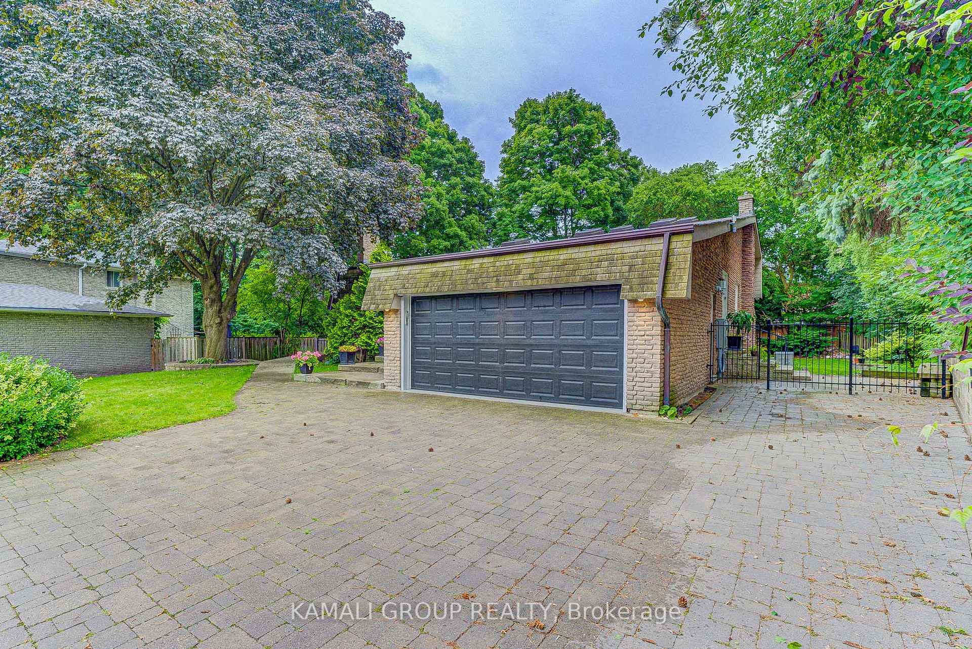 Photo 19 of 5 Caravan Drive, North York, Banbury-Don Mills — HOMEH