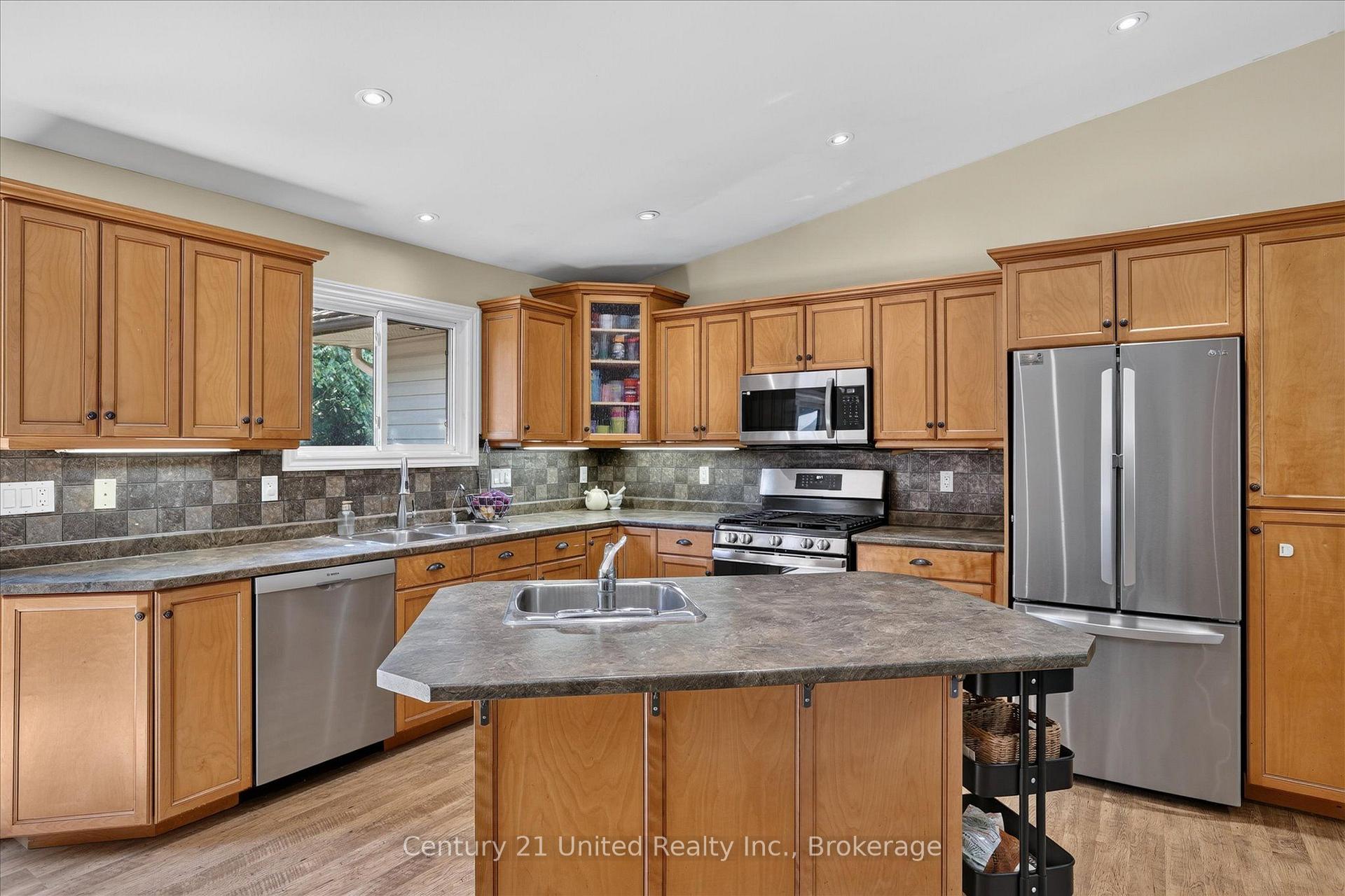 Photo 4 of 923 Rock Road, Douro-Dummer — HOMEH