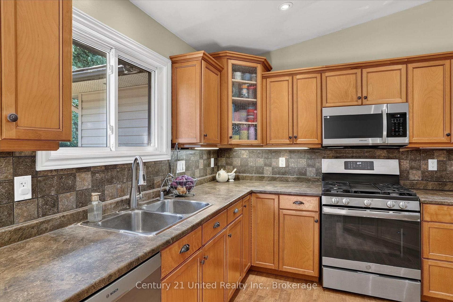 Photo 6 of 923 Rock Road, Douro-Dummer — HOMEH