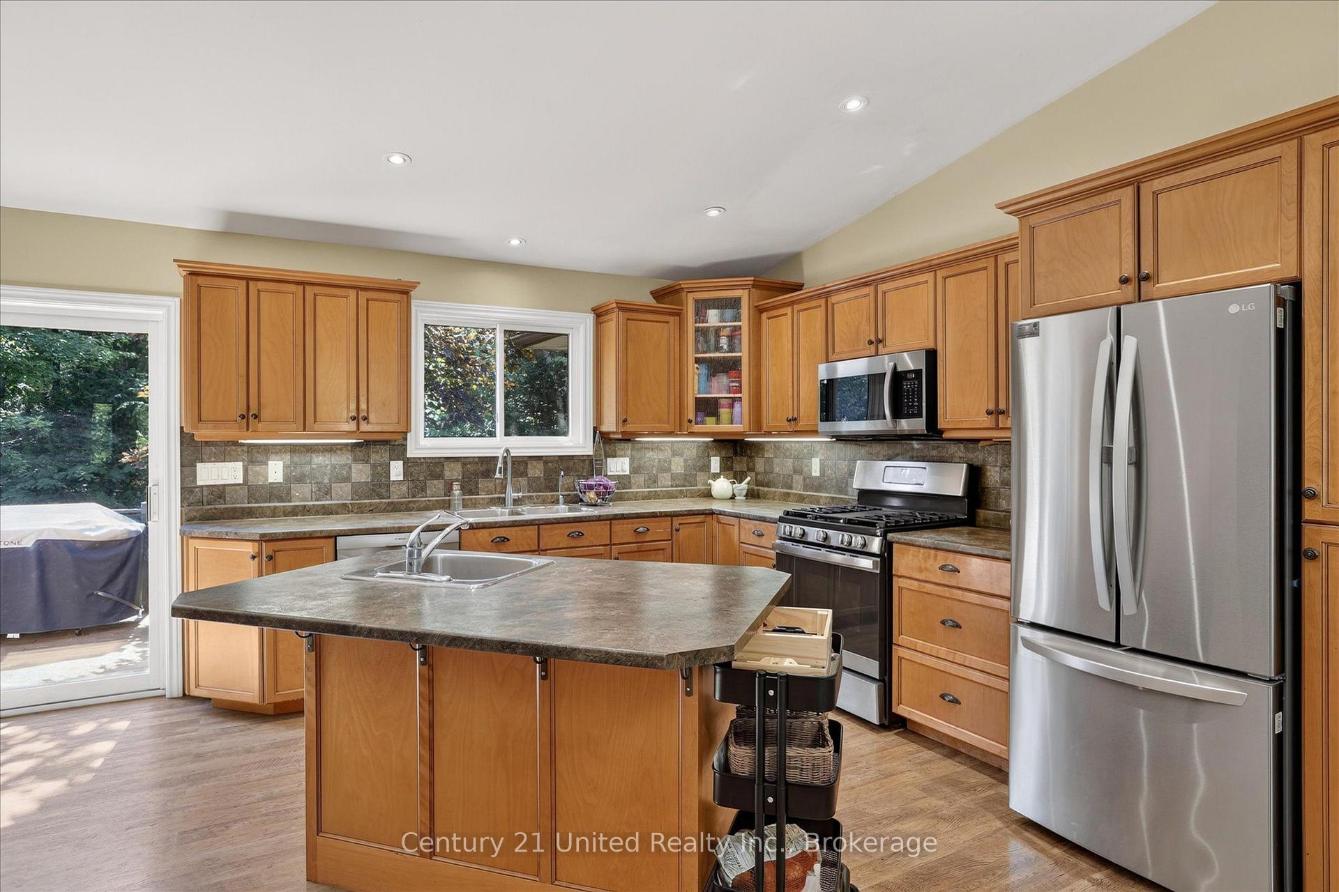 Photo 7 of 923 Rock Road, Douro-Dummer — HOMEH