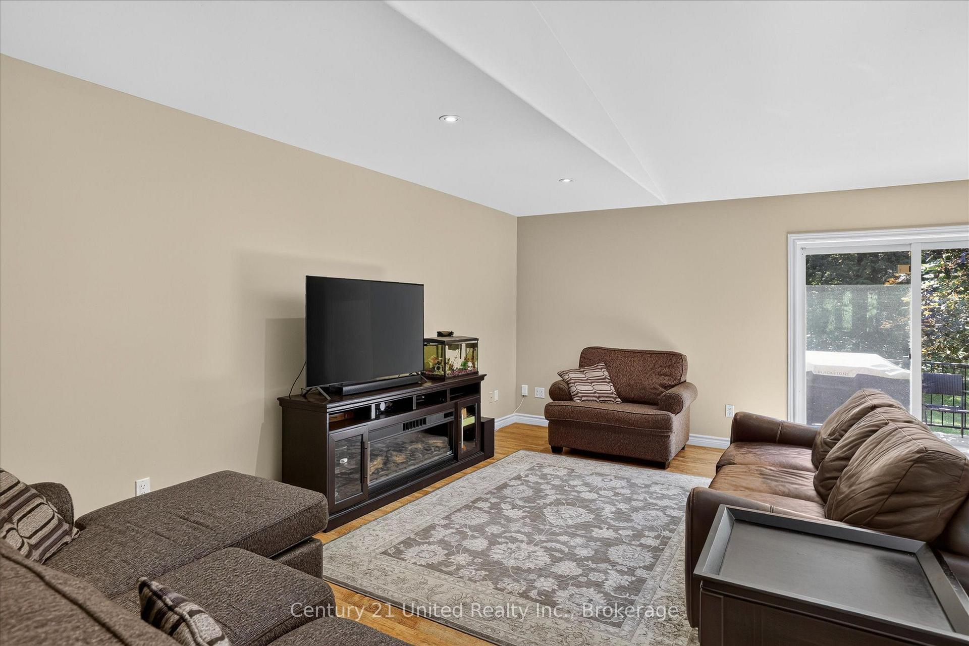 Photo 9 of 923 Rock Road, Douro-Dummer — HOMEH