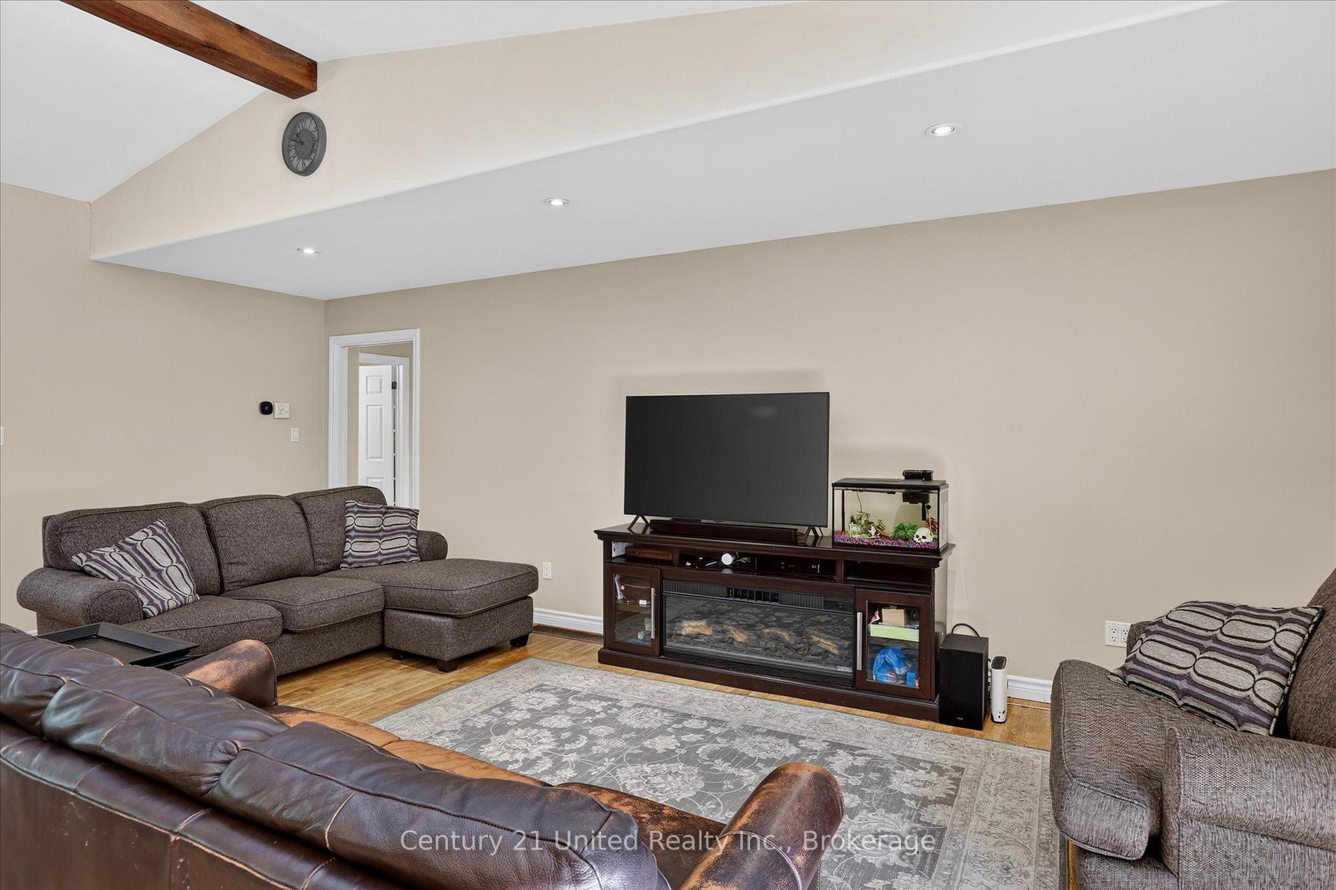Photo 10 of 923 Rock Road, Douro-Dummer — HOMEH