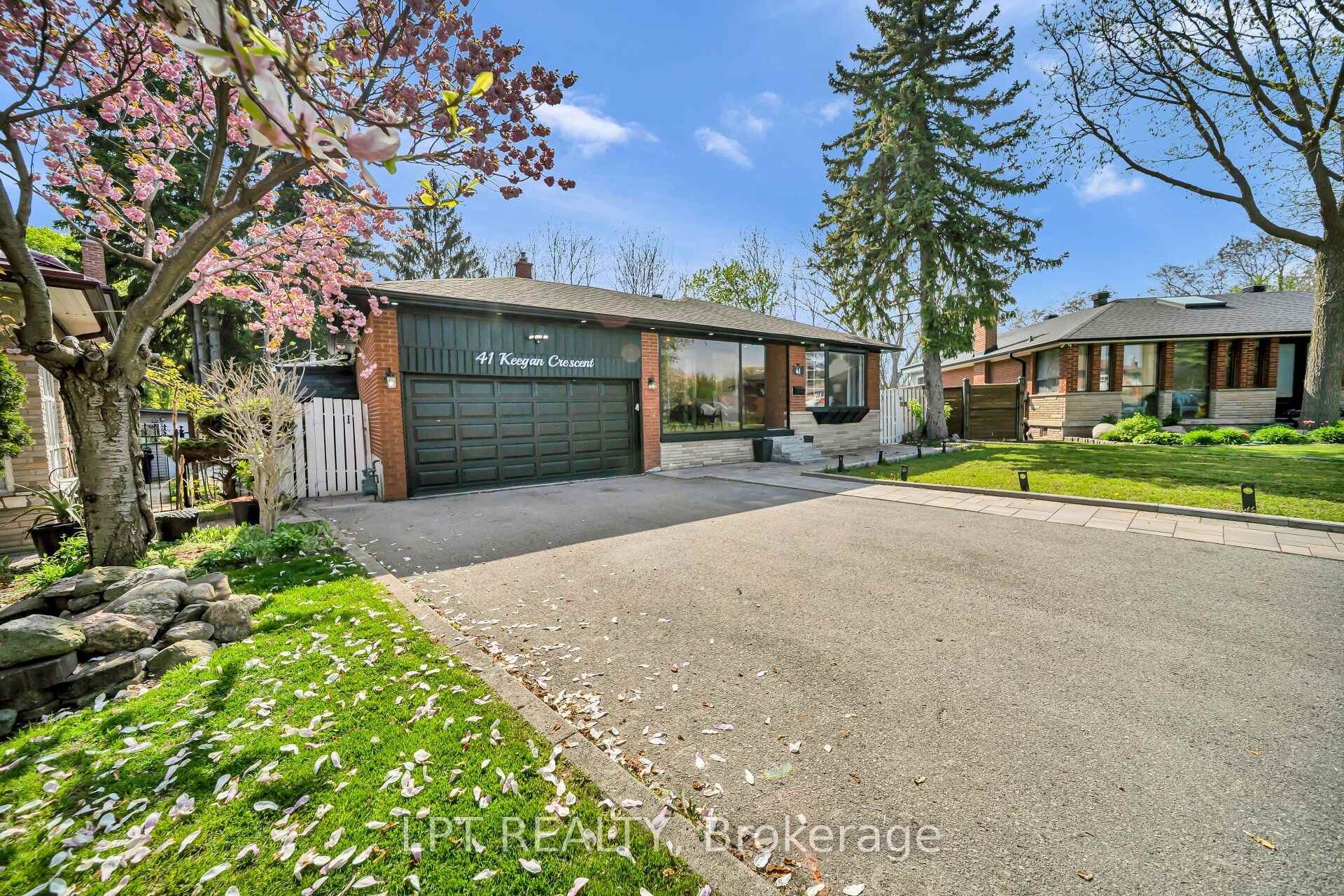 Photo 3 of 41 Keegan Crescent, North York, York University Heights — HOMEH